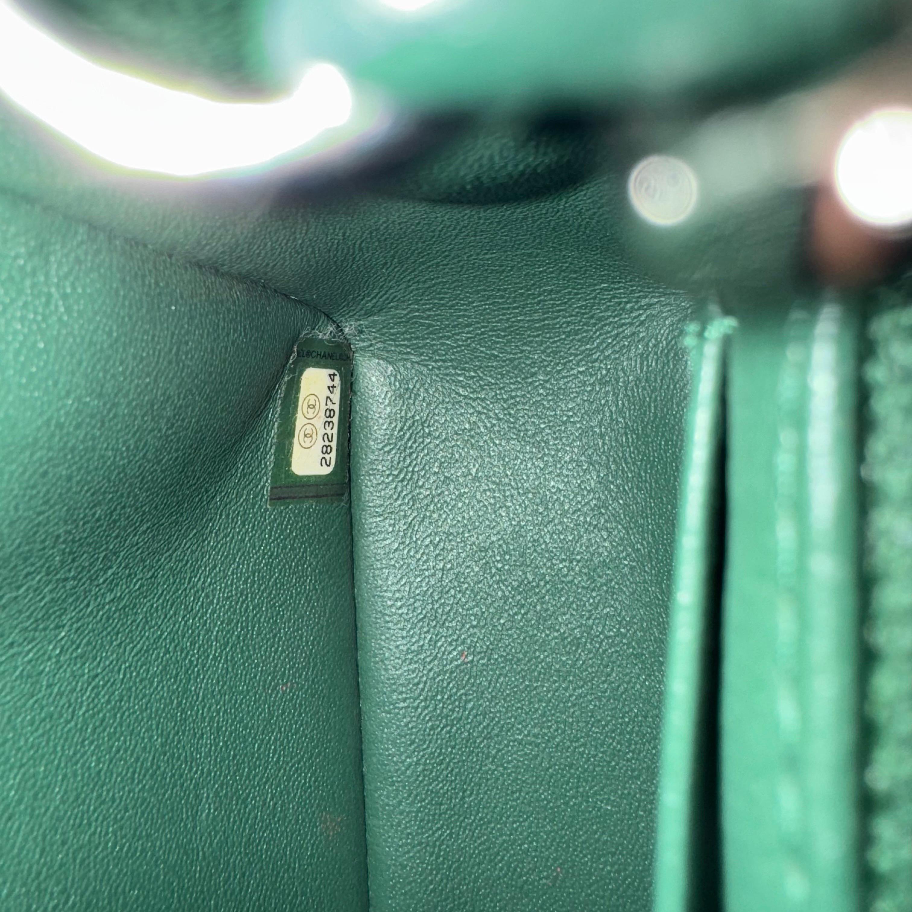 Chanel Classic Flap Mini Rectangular Grünes Lammfell Leder Silberne Hardware im Angebot 11