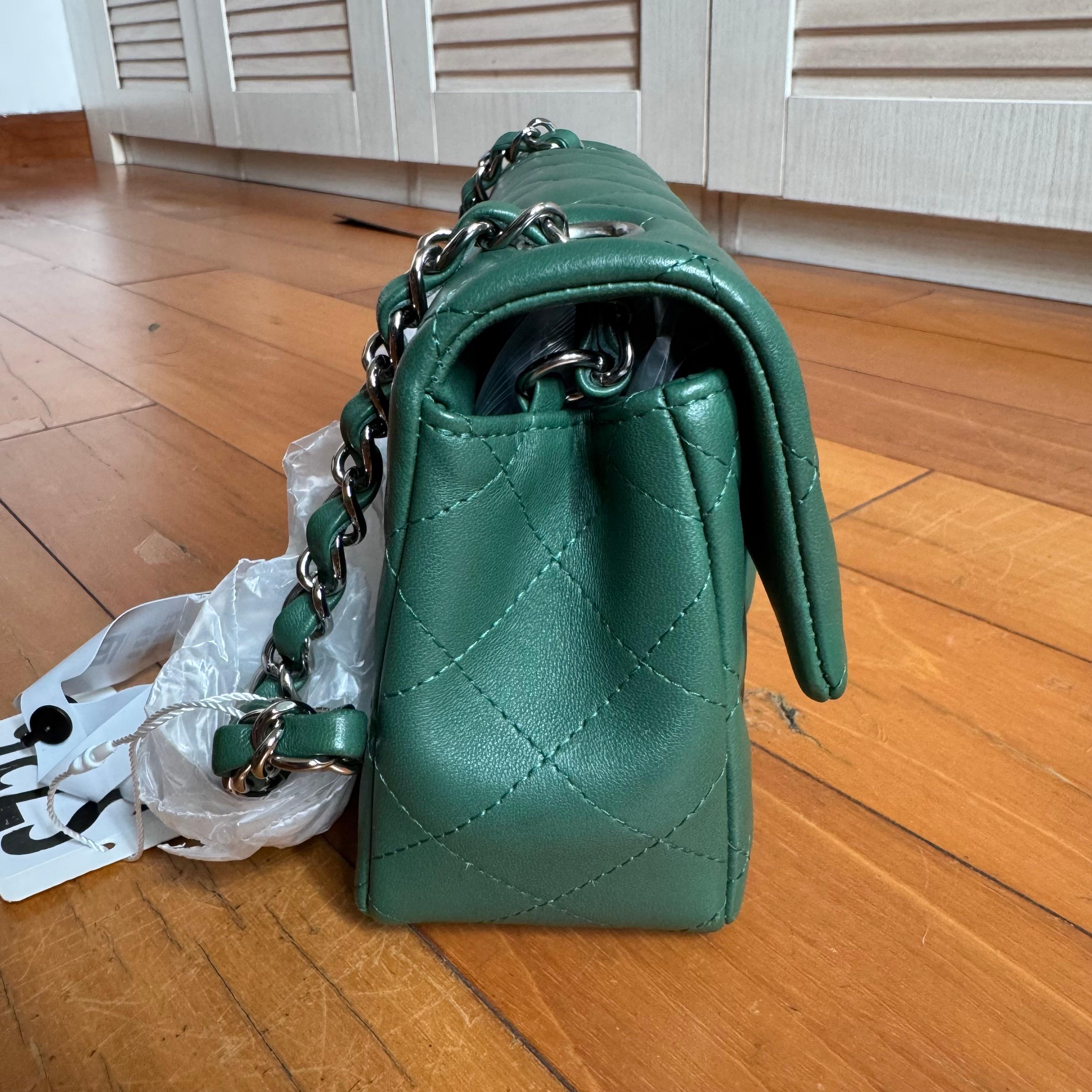 Chanel Classic Flap Mini Rectangular Grünes Lammfell Leder Silberne Hardware im Angebot 1