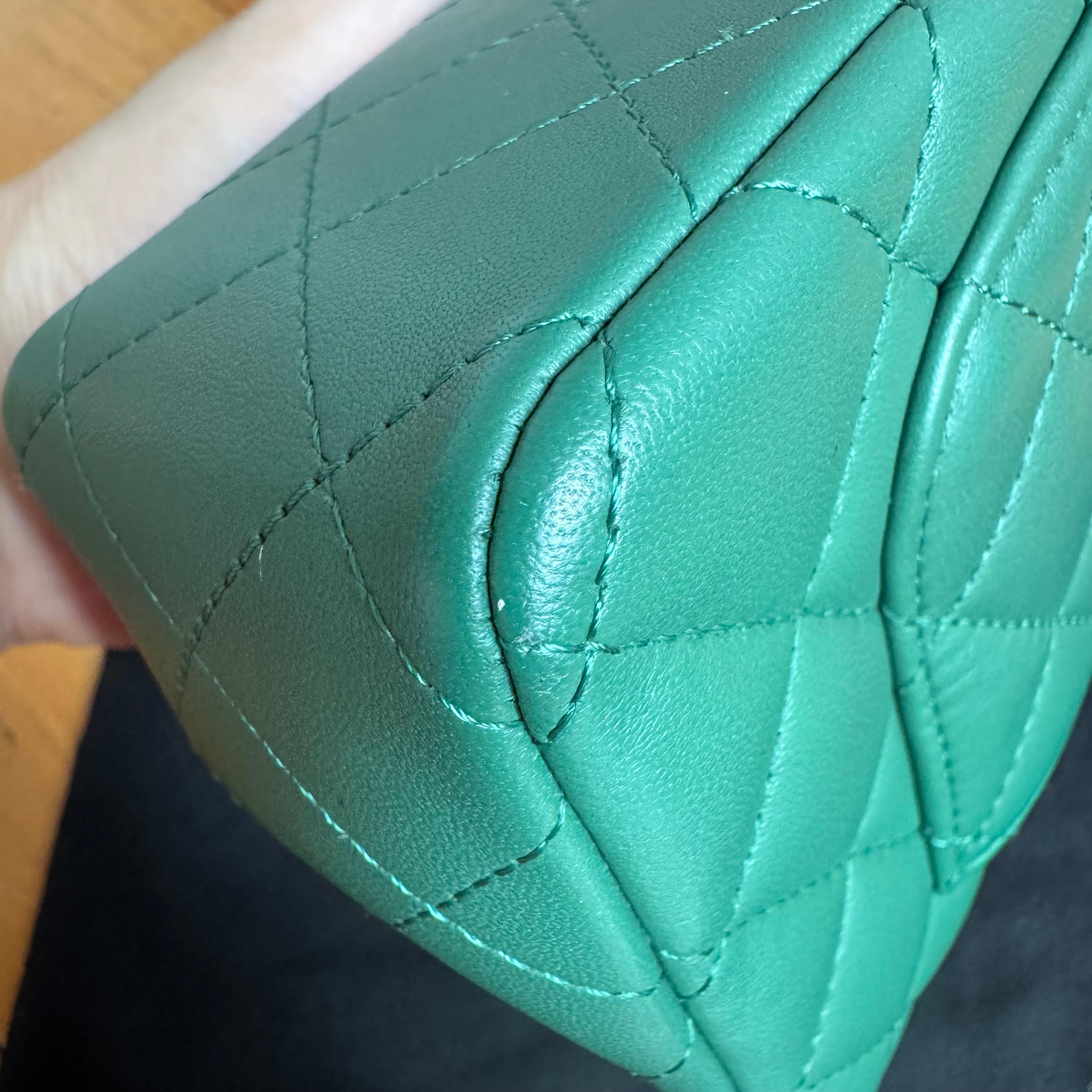 Chanel Classic Flap Mini Rectangular Grünes Lammfell Leder Silberne Hardware im Angebot 4