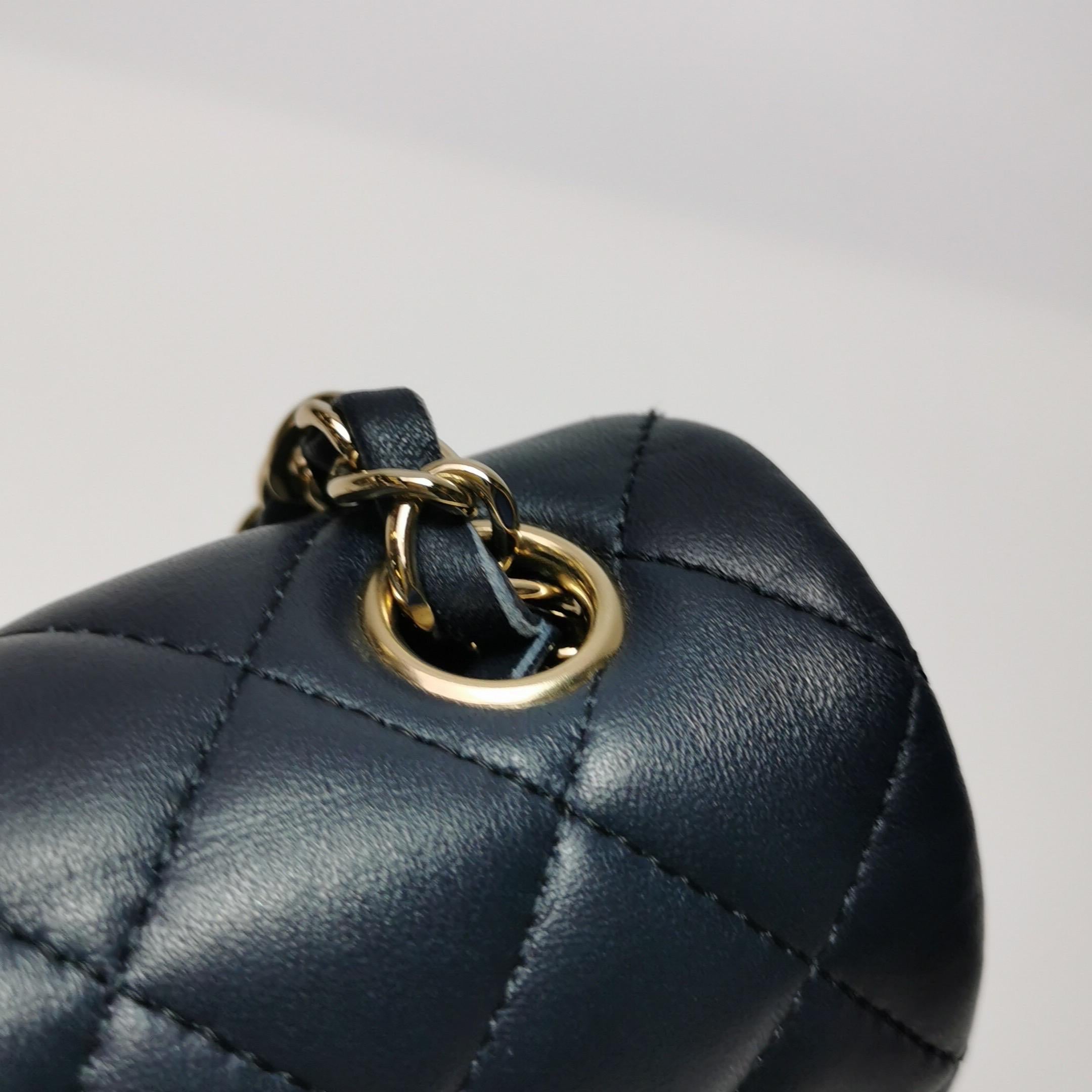 Chanel Classic Flap Mini Rectangular Navy Lammleder Gold Hardware, 2020 im Angebot 11