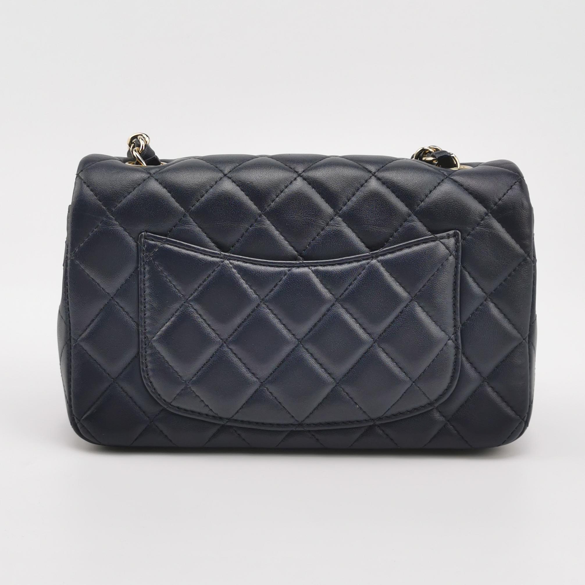 Chanel Classic Flap Mini Rectangular Navy Lammleder Gold Hardware, 2020 (Schwarz) im Angebot