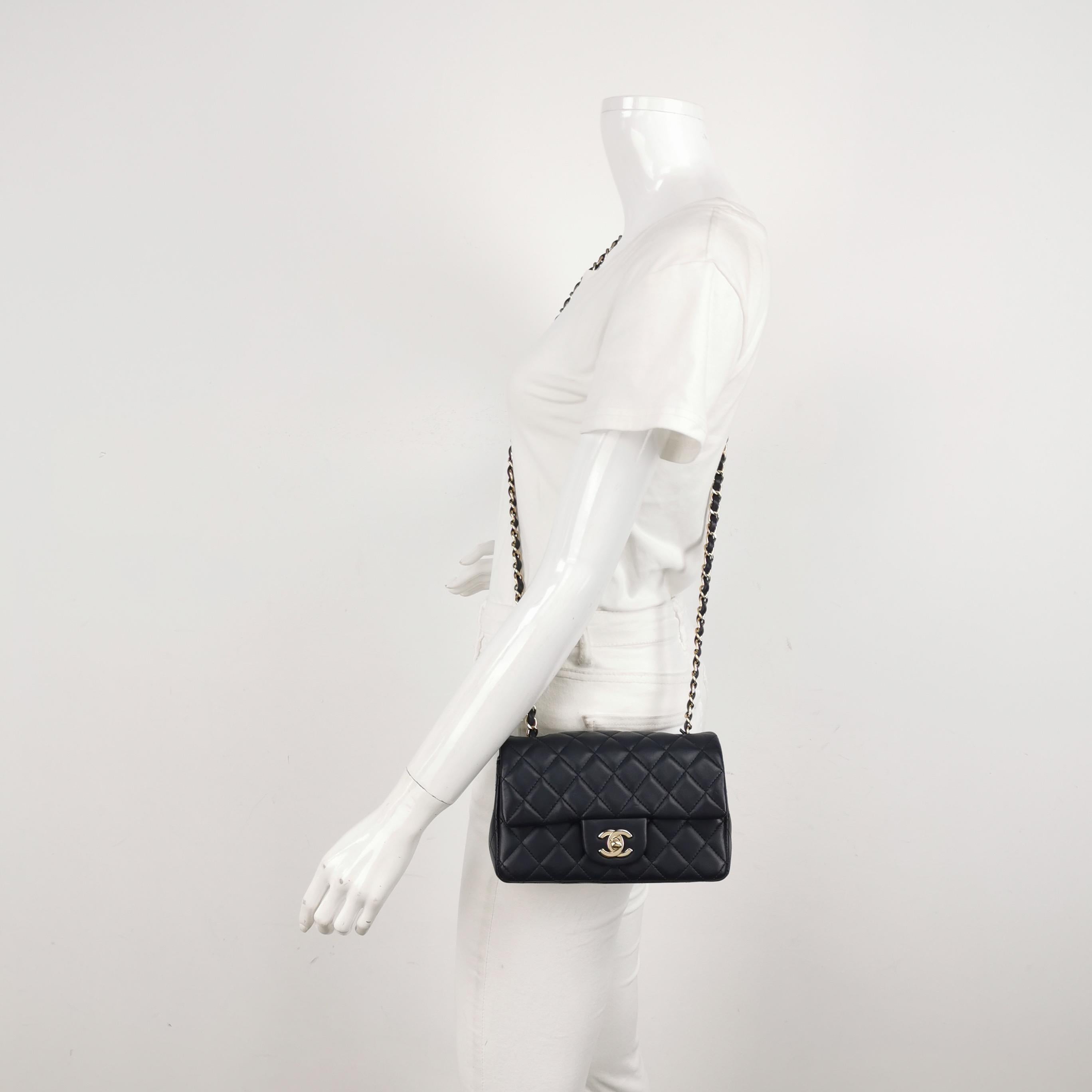 Chanel Classic Flap Mini Rectangular Navy Lammleder Gold Hardware, 2020 im Angebot 1