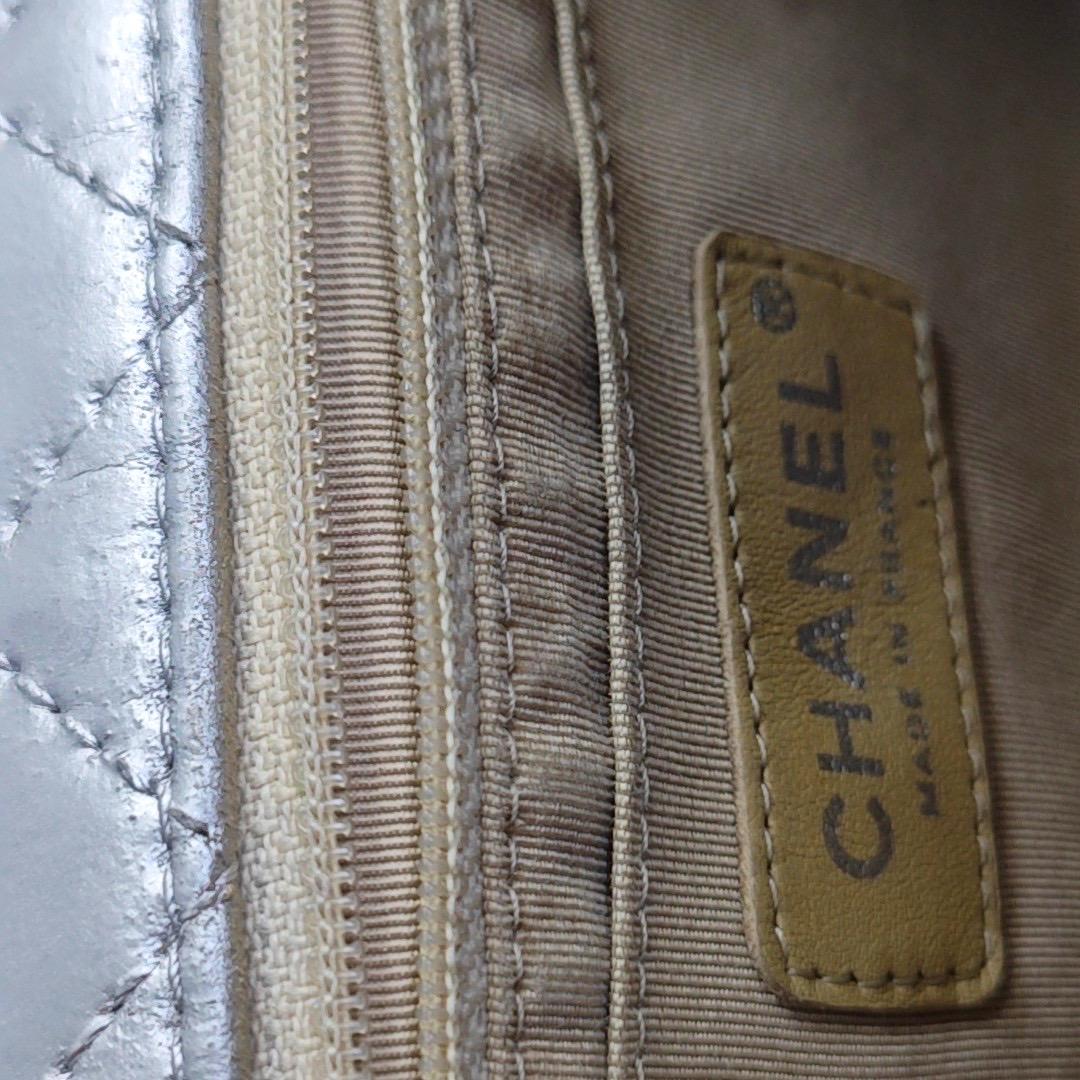 Chanel Classic Flap Mini Rectangular Piel de cordero plateada con tachuelas Herrajes plateados en venta 6