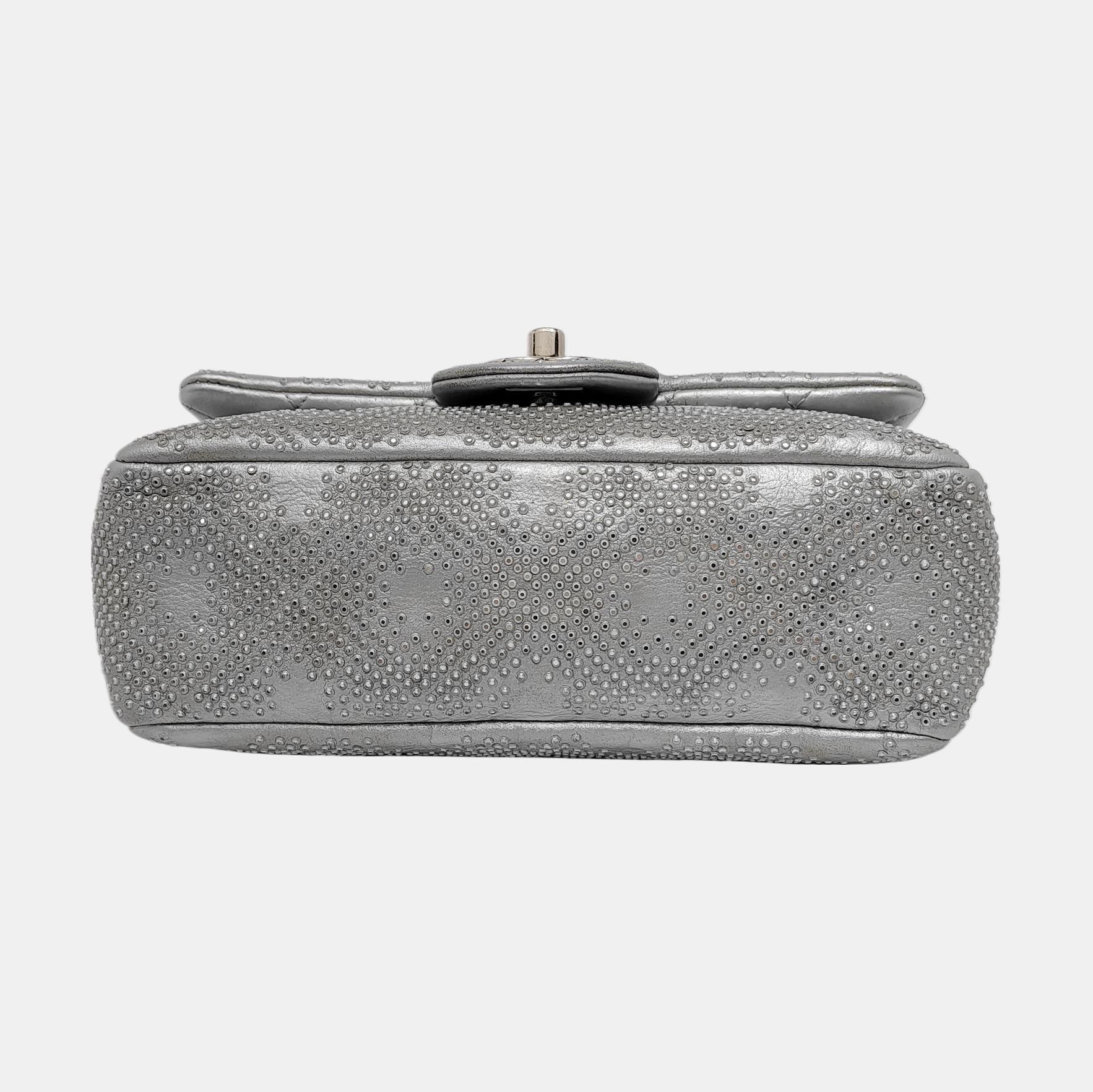 Chanel Classic Flap Mini Rectangular Piel de cordero plateada con tachuelas Herrajes plateados en Bueno estado para la venta en AUBERVILLIERS, FR