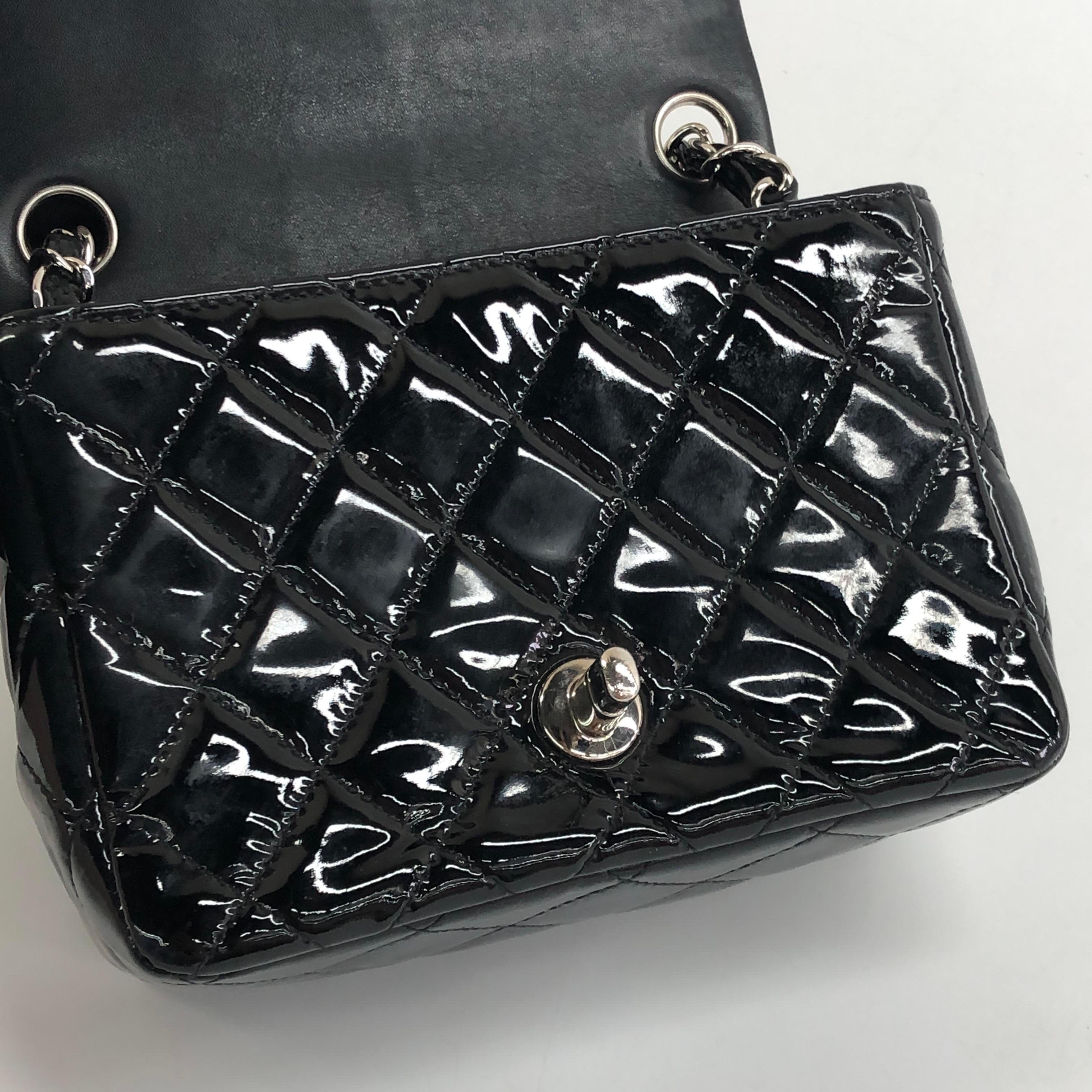 Chanel Classic Flap Mini Square Bolso de piel de cordero charol negro 2014 en venta 14