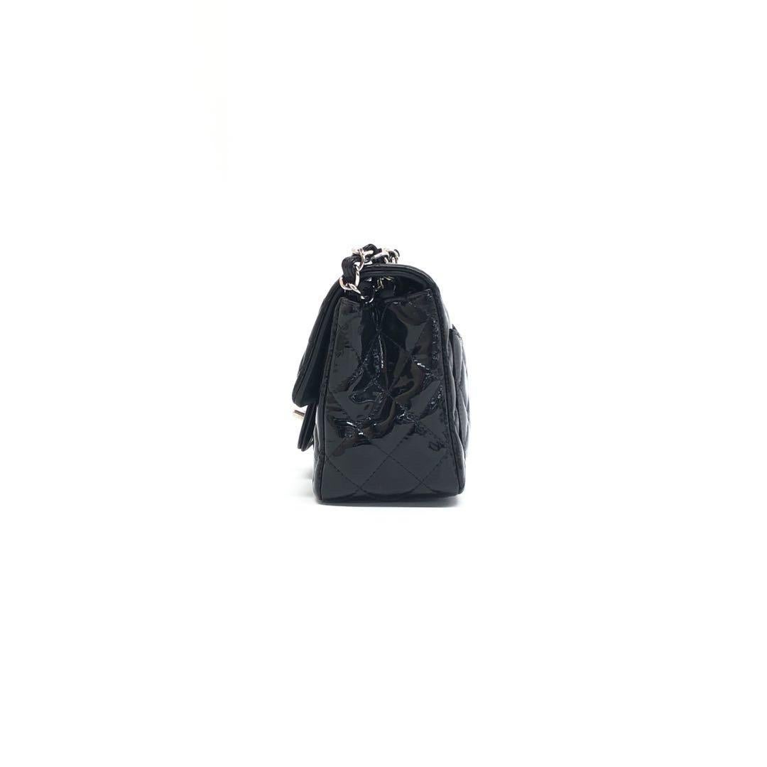 Chanel Classic Flap Mini Square Bolso de piel de cordero charol negro 2014 en Bueno estado para la venta en AUBERVILLIERS, FR