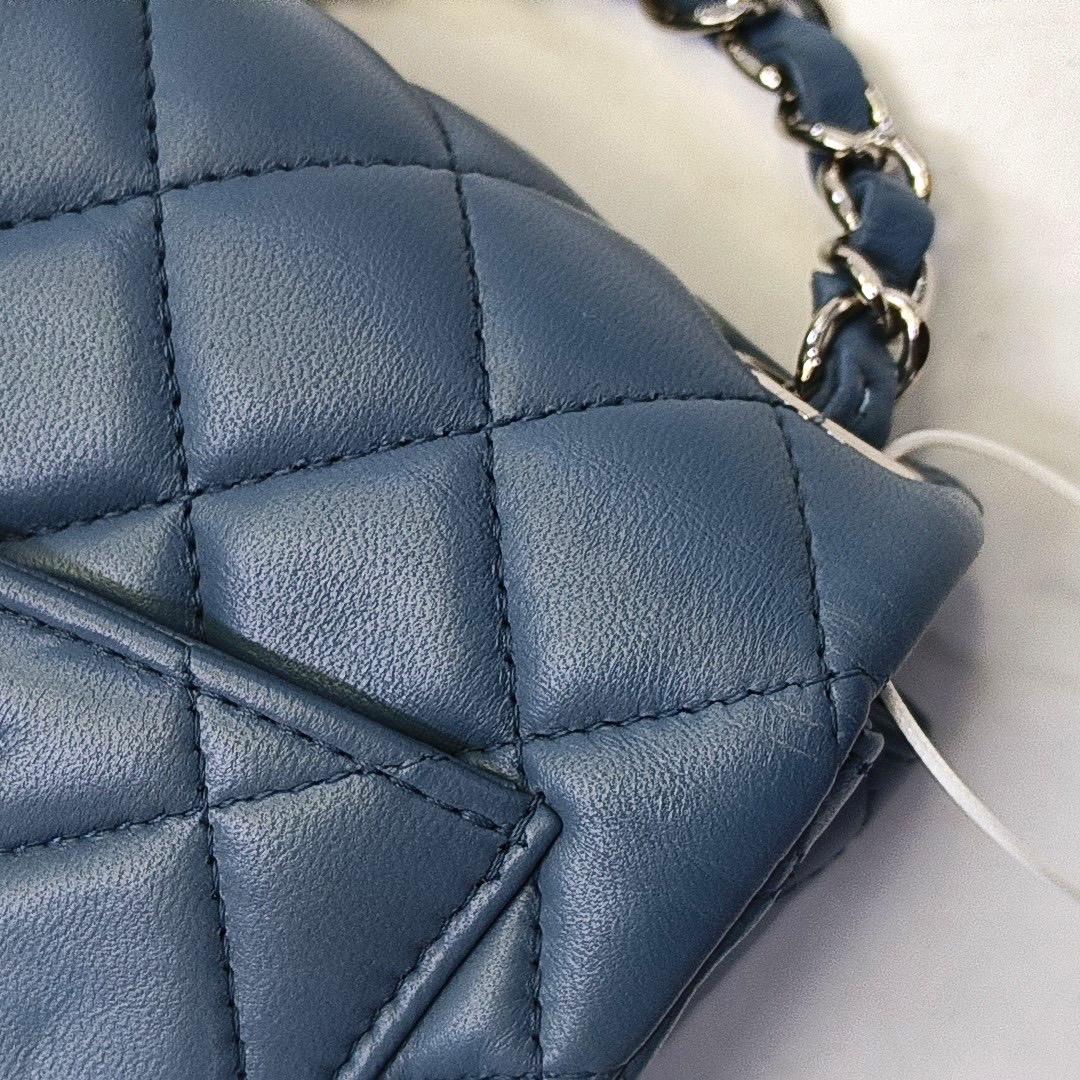 Chanel Classic Flap Mini Square Misty Blue Grey Lammfell Crossbody Tasche, 2012-201 im Angebot 7