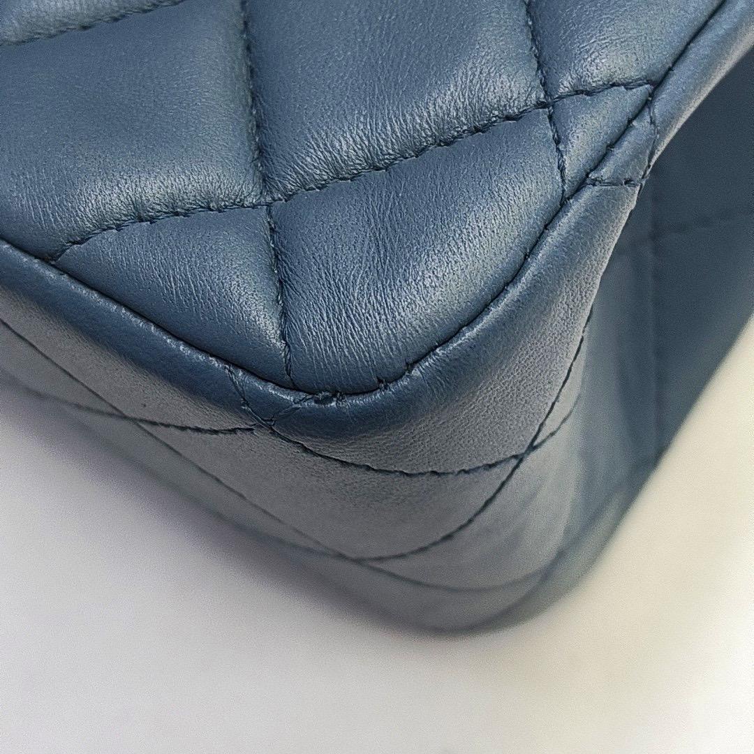 Chanel Classic Flap Mini Square Misty Blue Grey Lammfell Crossbody Tasche, 2012-201 im Angebot 8