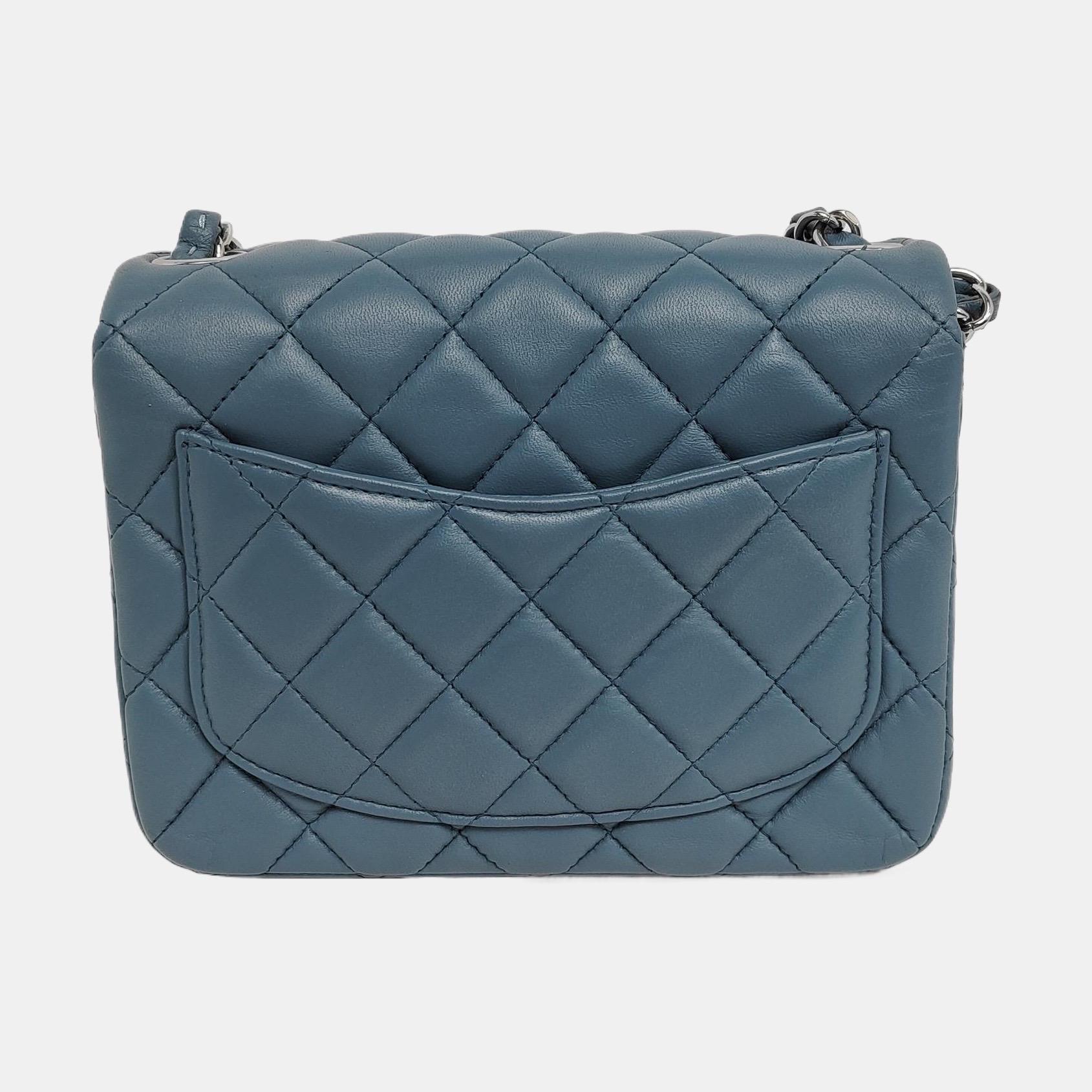 Chanel Classic Flap Mini Square Misty Blue Grey Lammfell Crossbody Tasche, 2012-201 im Zustand „Gut“ im Angebot in AUBERVILLIERS, FR