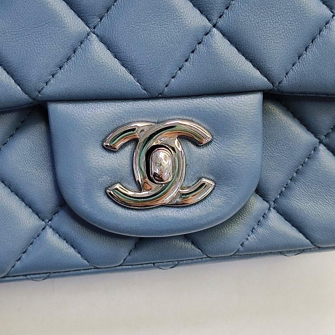 Chanel Classic Flap Mini Square Misty Blue Grey Lammfell Crossbody Tasche, 2012-201 im Angebot 1