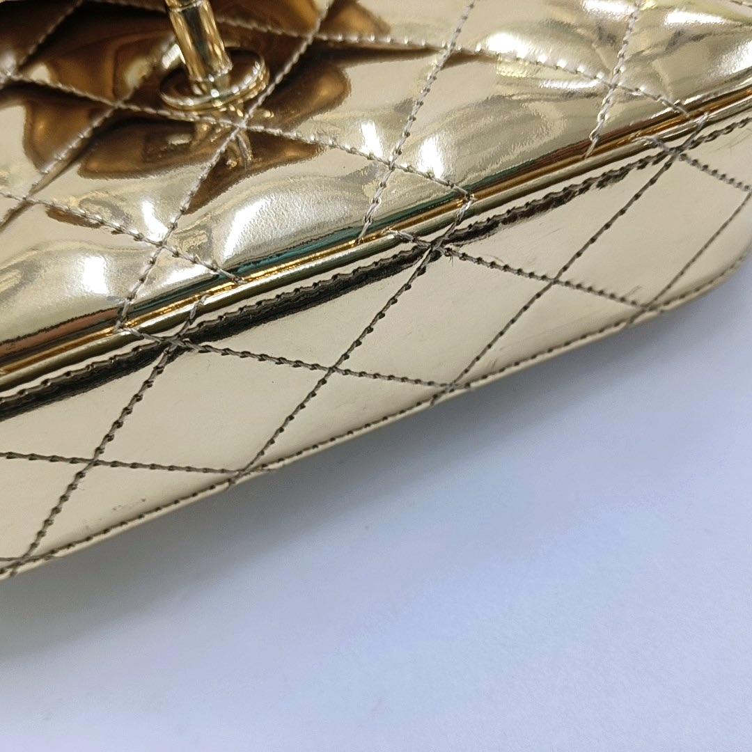 Chanel Classic Flap Mini Square Star Geldbörse Gold Patent Kalbsleder Spiegel G im Angebot 12