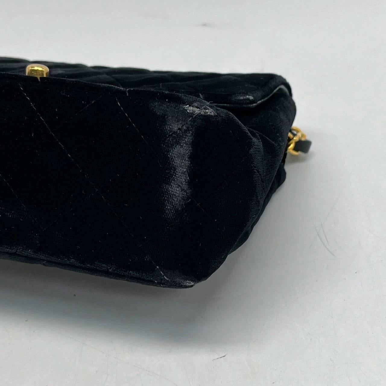 Chanel Classic Flap Mini Square Vintage Black Velvet 24k Gold Hardware 1991-94 en vente 6