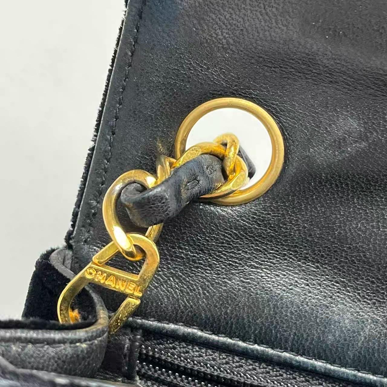 Chanel Classic Flap Mini Square Vintage Black Velvet 24k Gold Hardware 1991-94 en vente 15