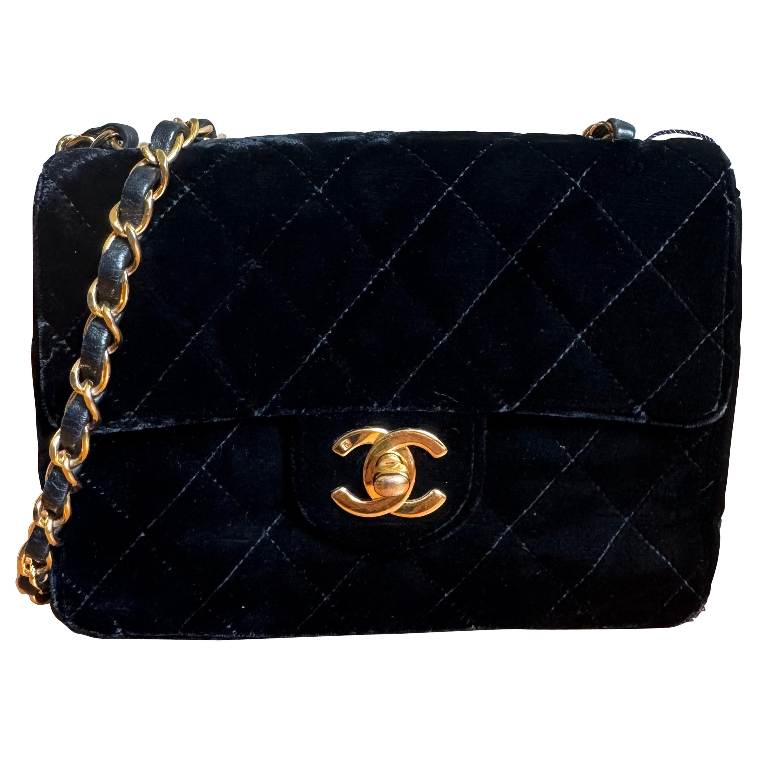 Chanel Classic Flap Mini Square Vintage Black Velvet 24k Gold Hardware 1991-94 en vente