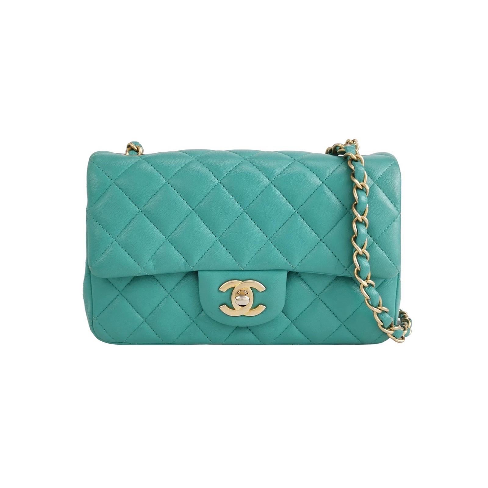 Chanel Classic Flap Mini Turquoise Blue Lambskin Leather Gold Hardware en vente