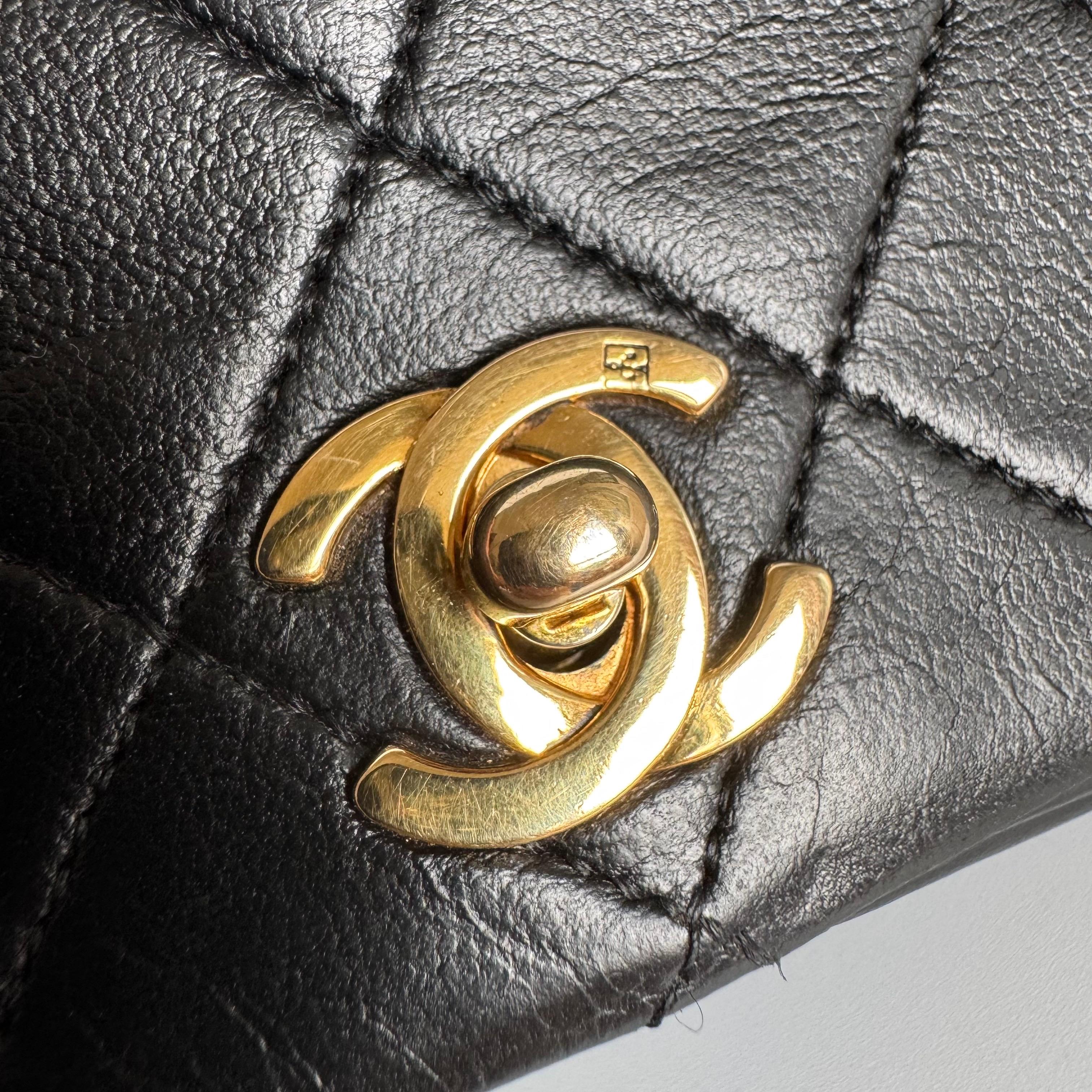 Chanel Classic Flap Mini Vintage 1989-1991 Schwarzes Lammfell-Leder mit 24k Gold im Angebot 7