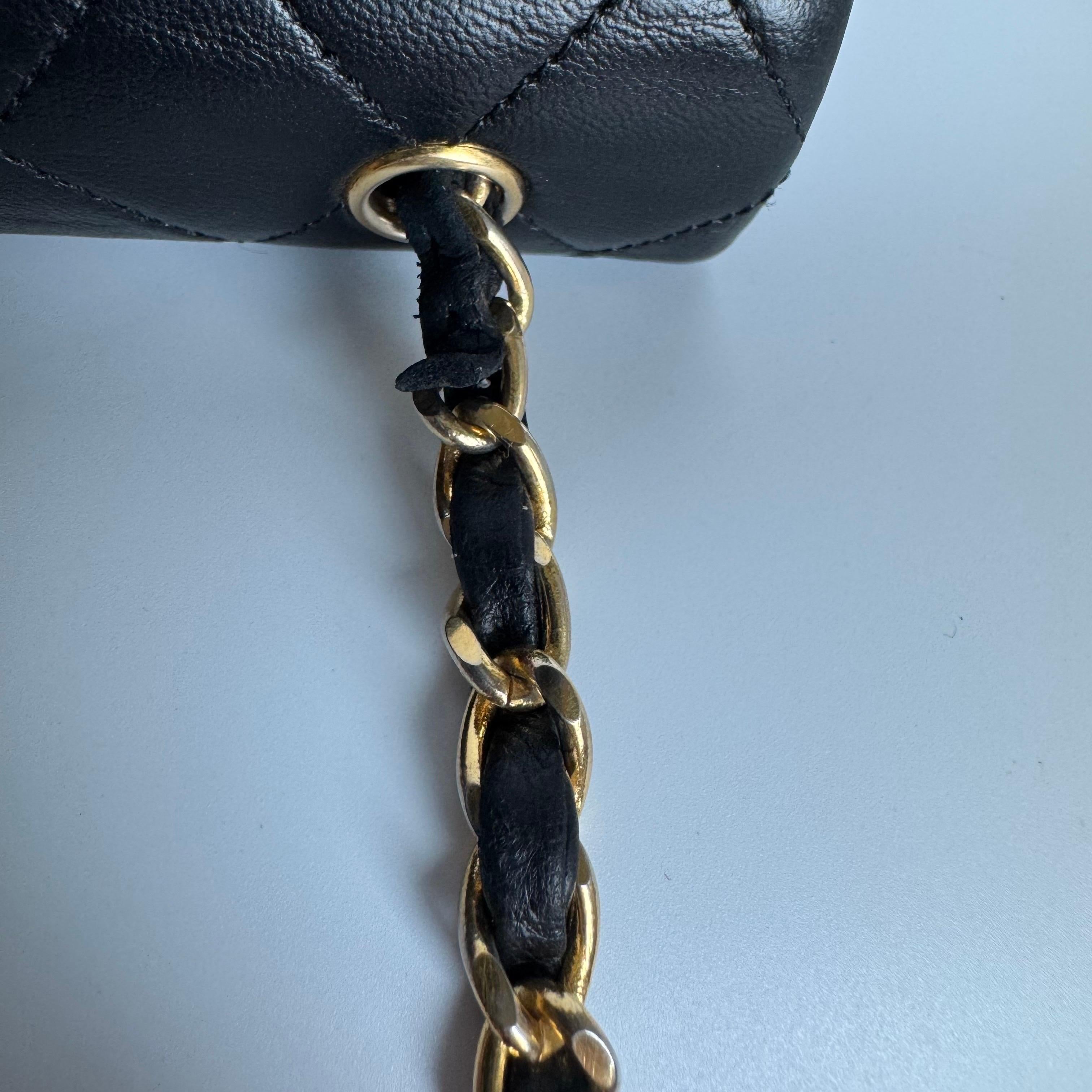 Chanel Classic Flap Mini Vintage 1989-1991 Schwarzes Lammfell-Leder mit 24k Gold im Angebot 12