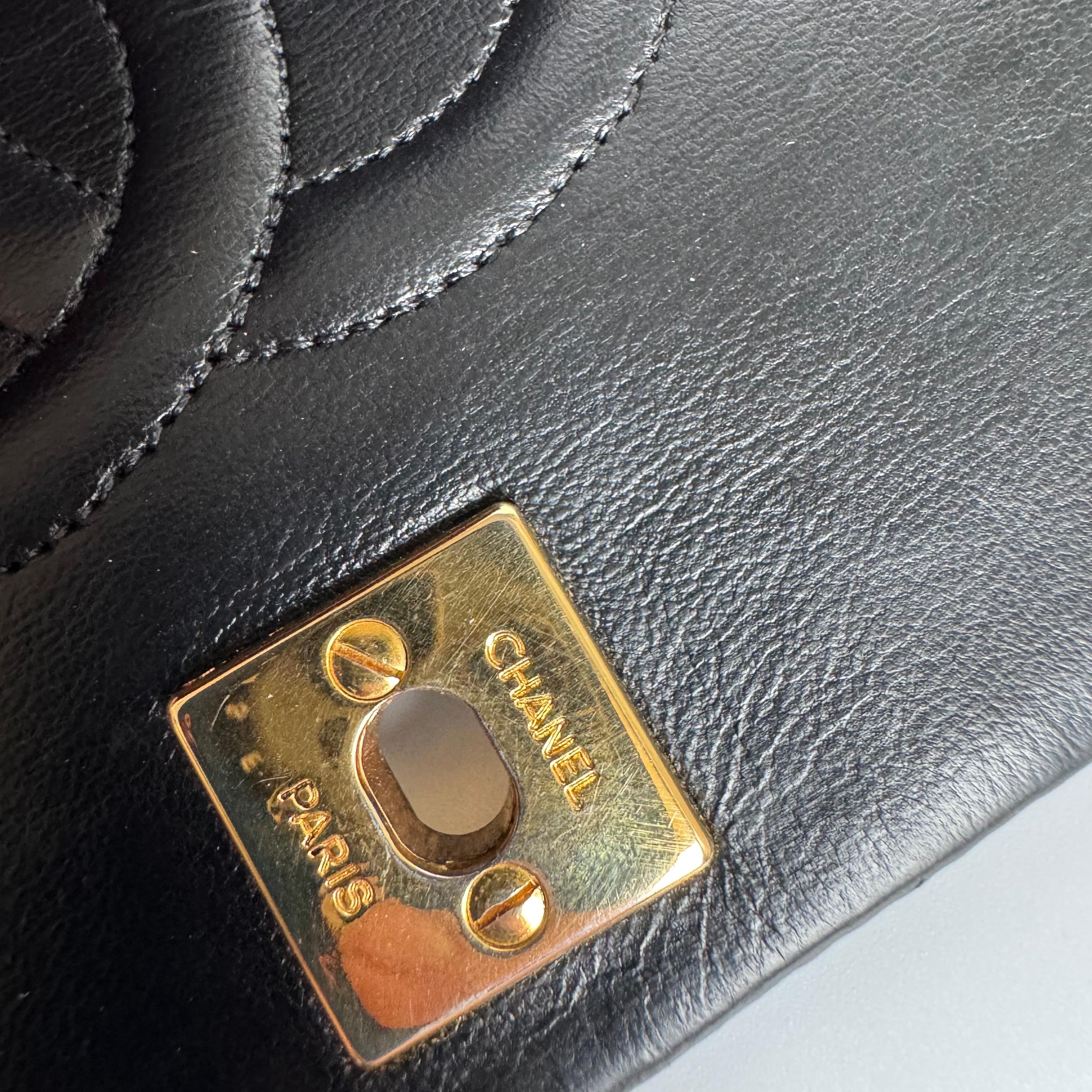Chanel Classic Flap Mini Vintage 1989-1991 Schwarzes Lammfell-Leder mit 24k Gold im Angebot 14