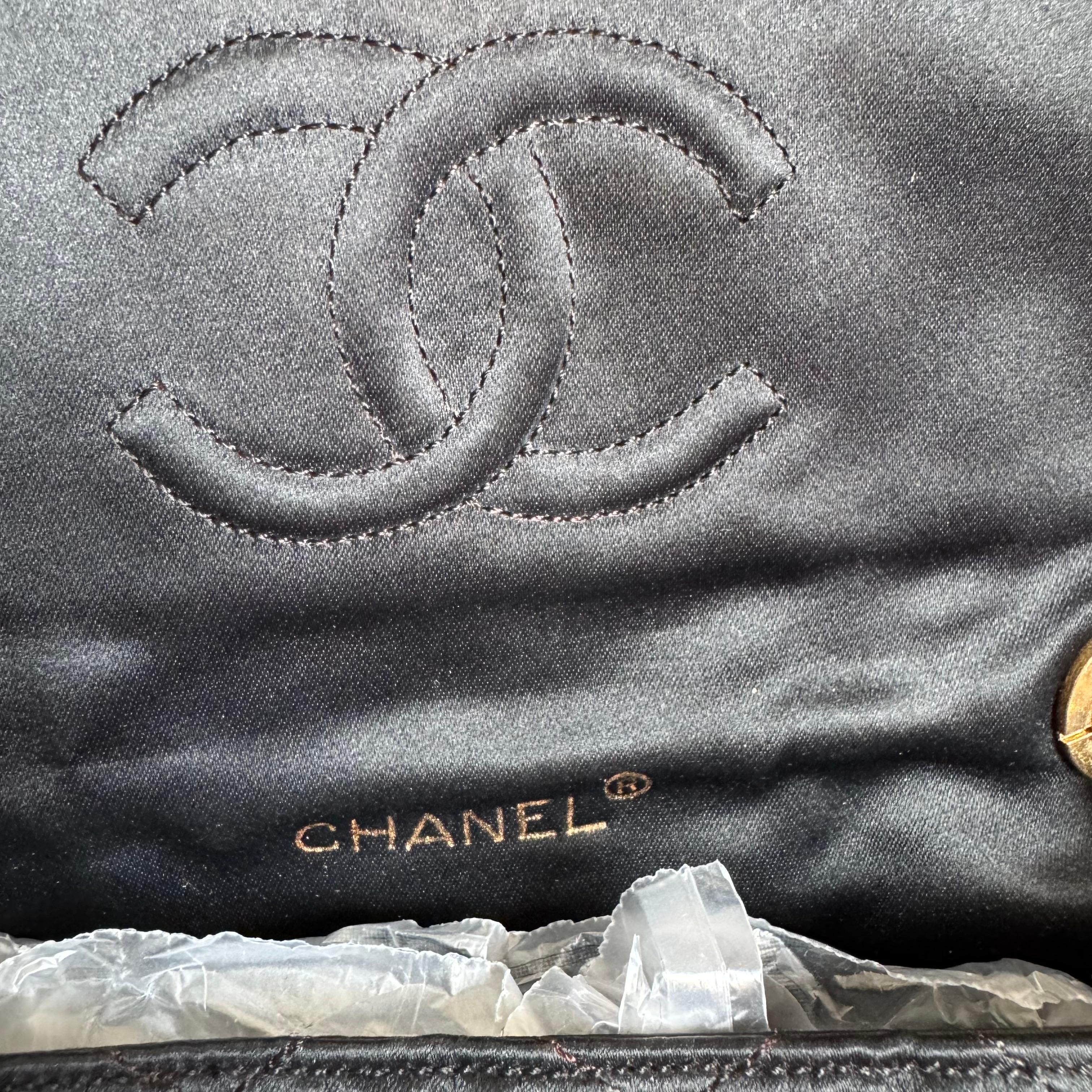 Chanel Classic Flap Mini Vintage Black Silk Gem CC Buckle Crossbody Bag en vente 10