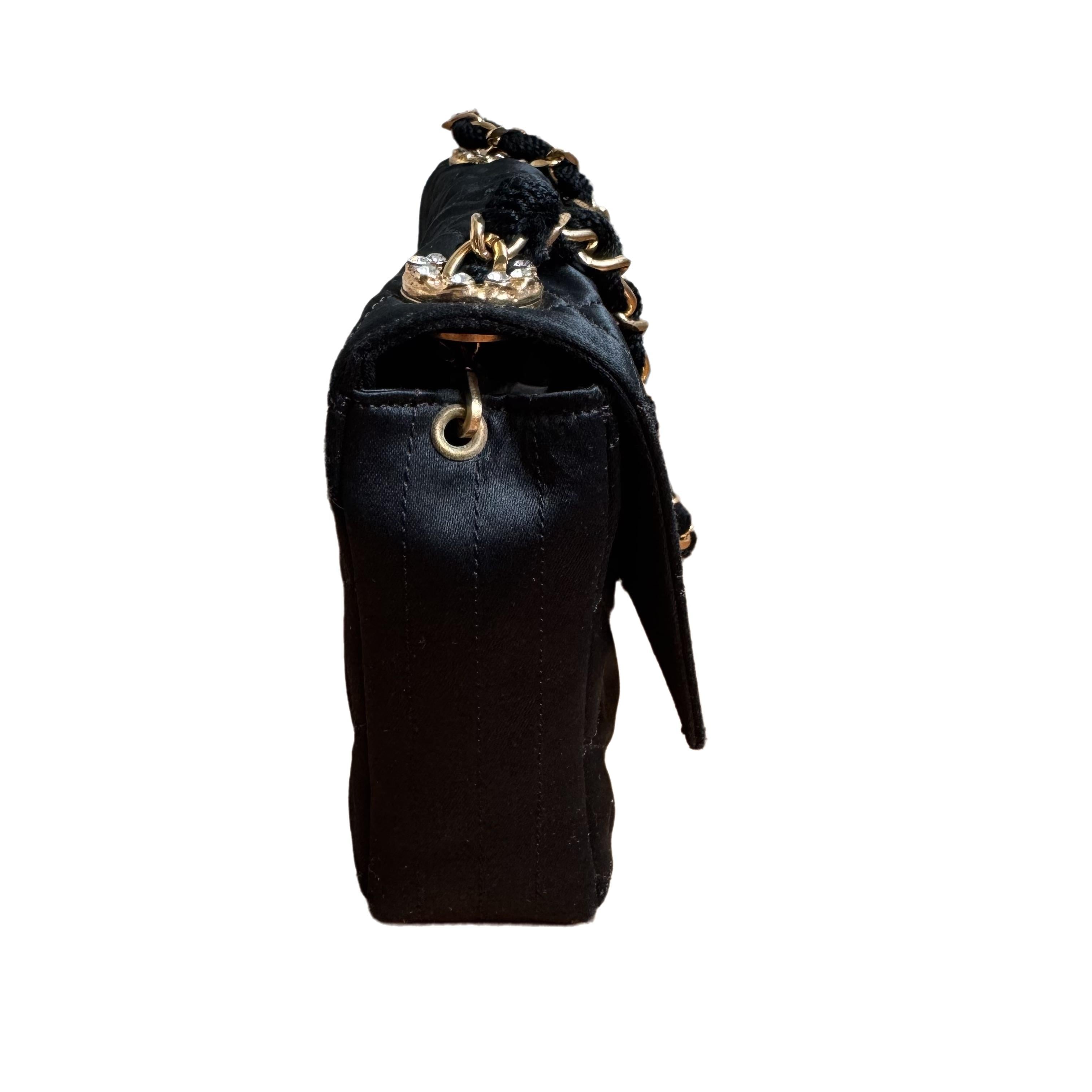 Chanel Classic Flap Mini Vintage Black Silk Gem CC Buckle Crossbody Bag Bon état - En vente à AUBERVILLIERS, FR