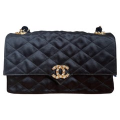 Chanel Classic Flap Mini Vintage Negro Seda Gem CC Buckle Crossbody Bag
