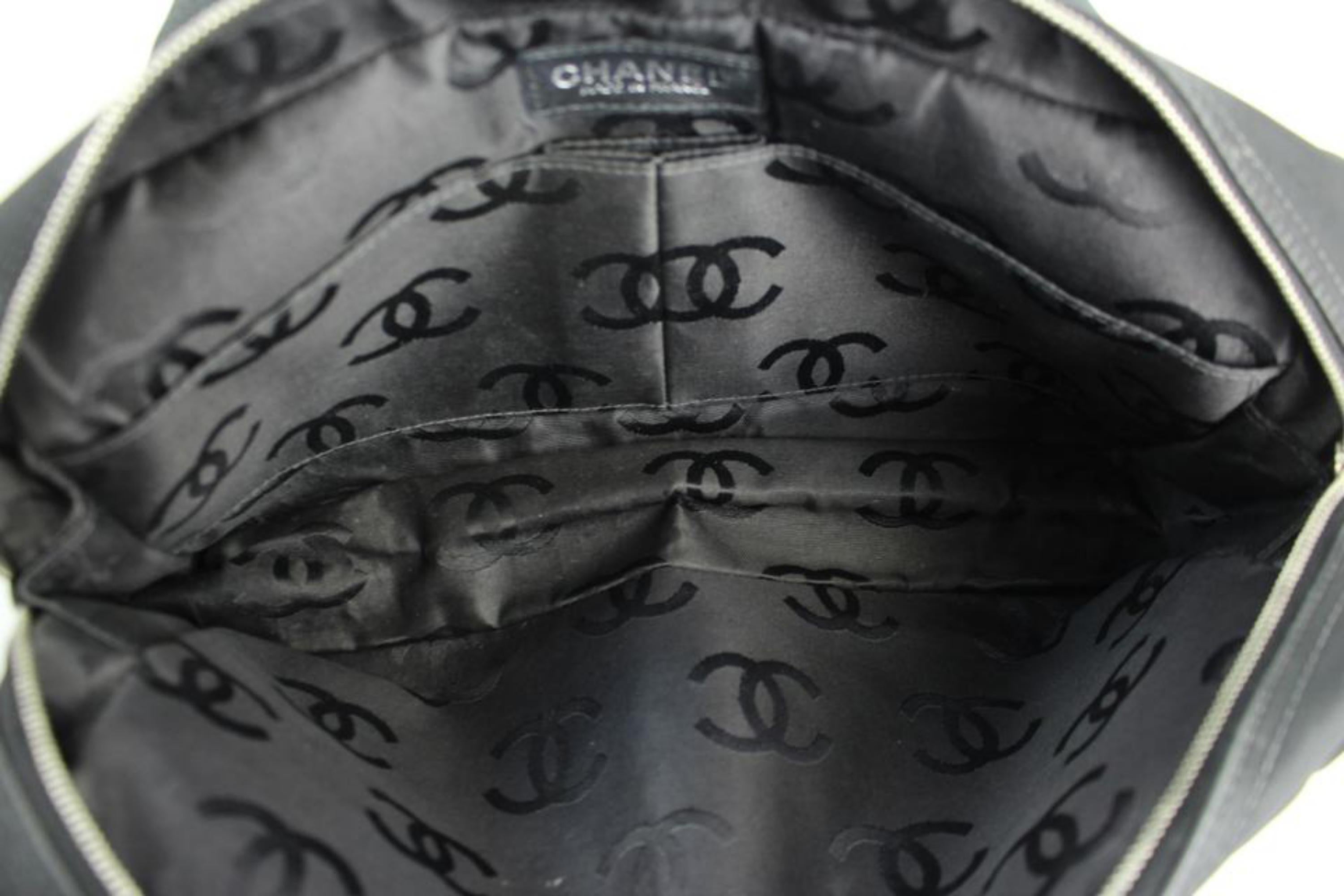 Chanel Classic Flap Quilted Jumbo Shw 25cca12317 Black Shoulder Bag For Sale 6