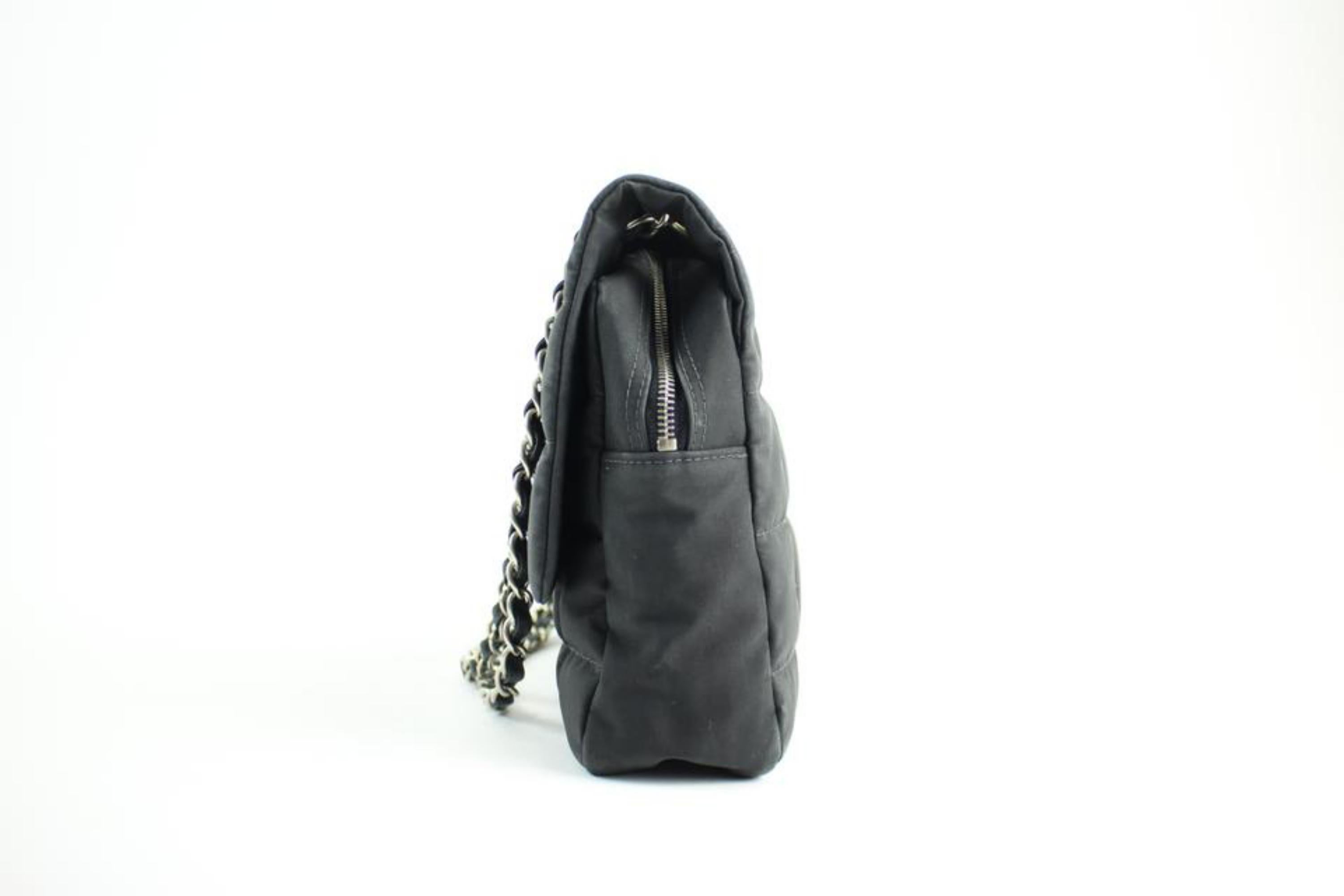 Women's Chanel Classic Flap Quilted Jumbo Shw 25cca12317 Black Shoulder Bag For Sale