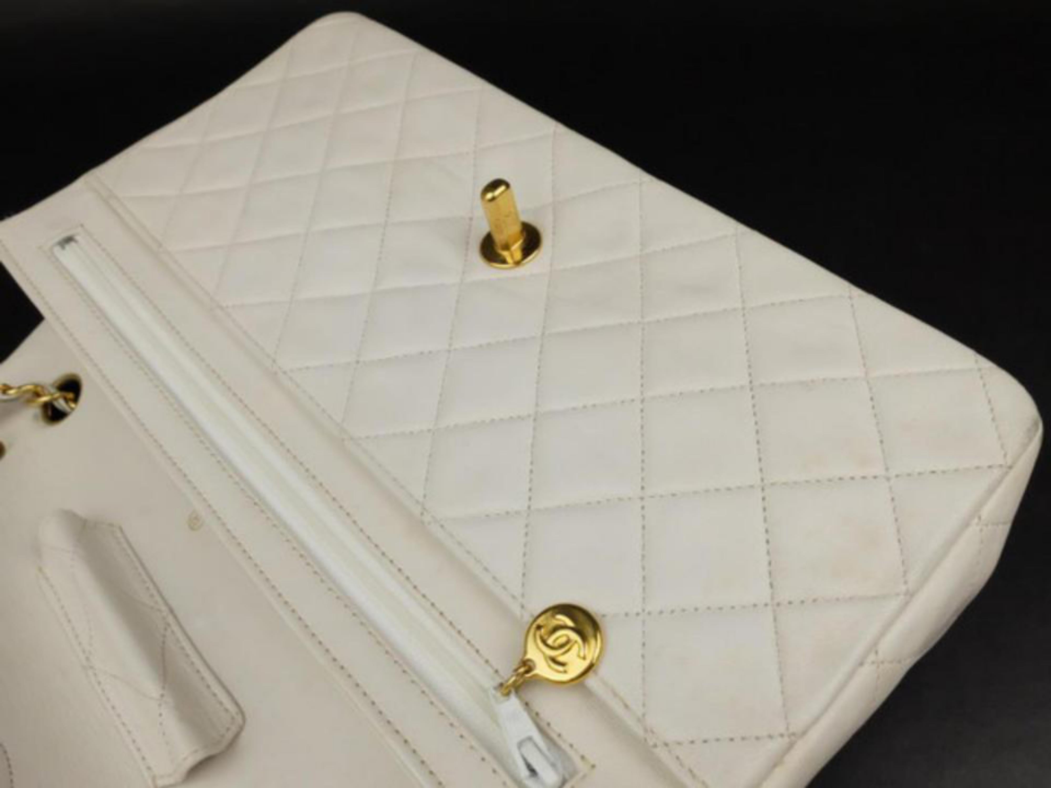 Chanel Classic Flap Quilted Medium 228478 White Leather Shoulder Bag For Sale 1