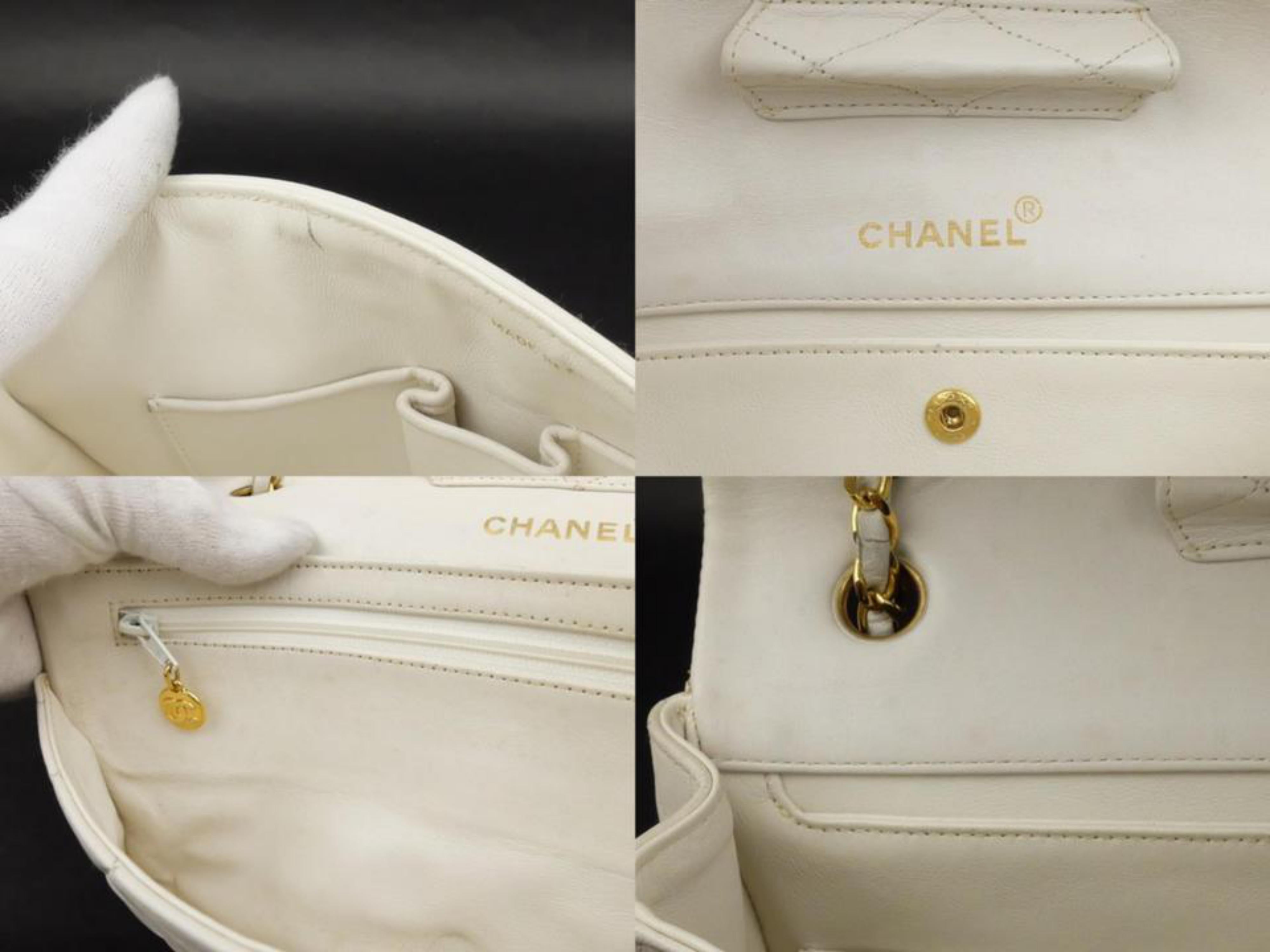 Chanel Classic Flap Quilted Medium 228478 White Leather Shoulder Bag For Sale 2