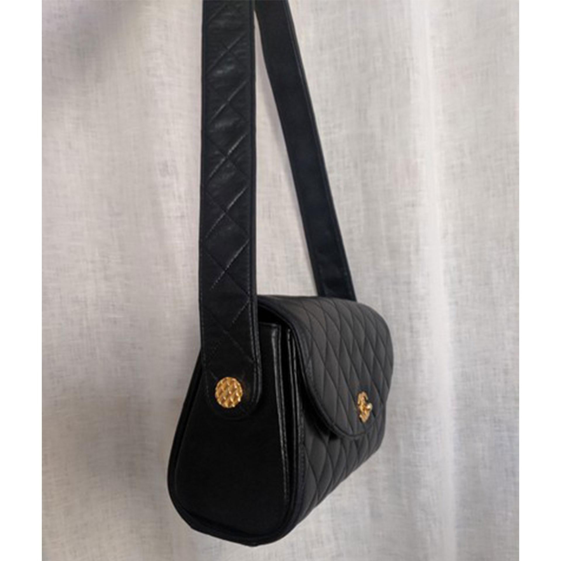 Chanel 1991 Vintage Classic Flap Rare Quilted Black Lambskin Shoulder Bag For Sale 7