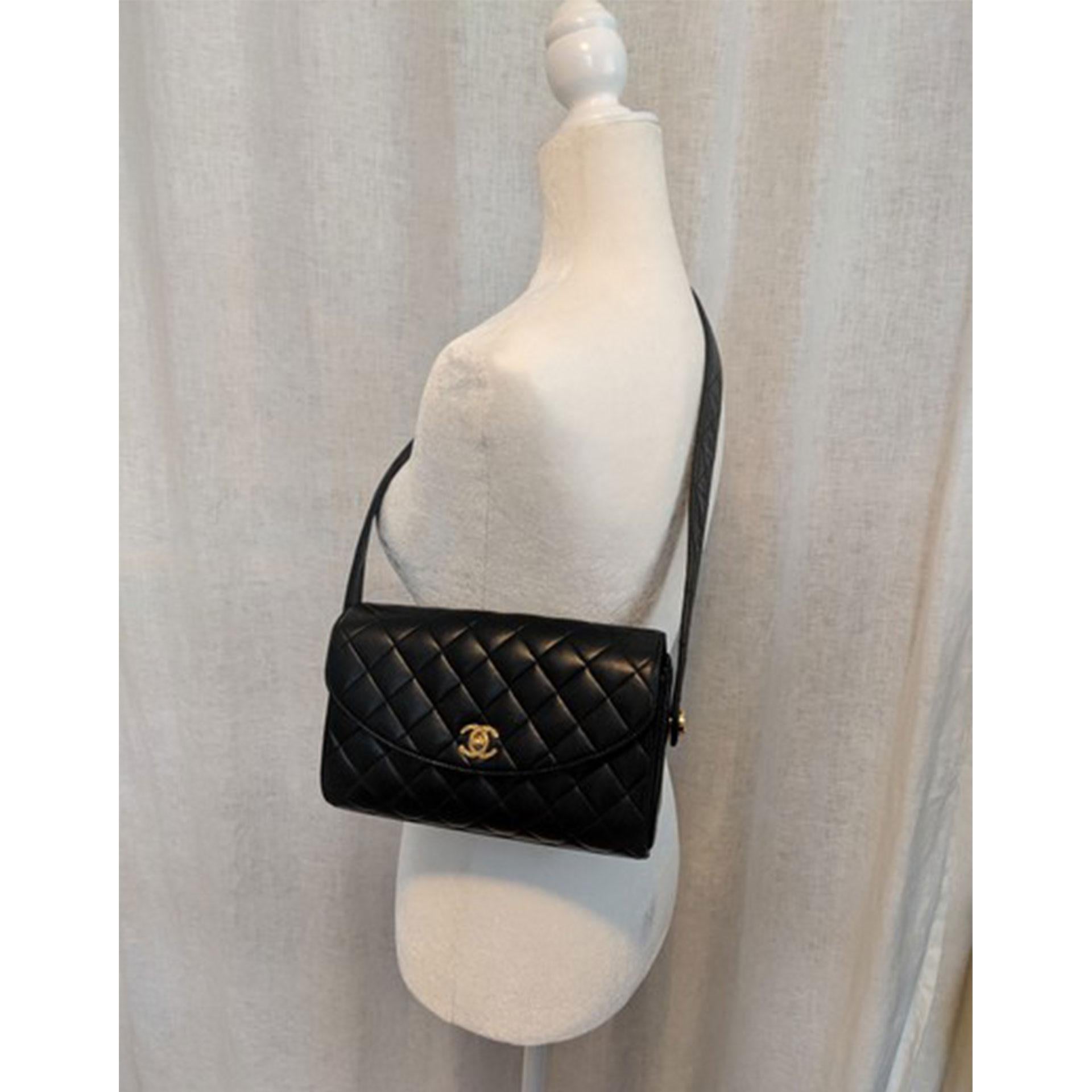 Chanel 1991 Vintage Classic Flap Rare Quilted Black Lambskin Shoulder Bag For Sale 3