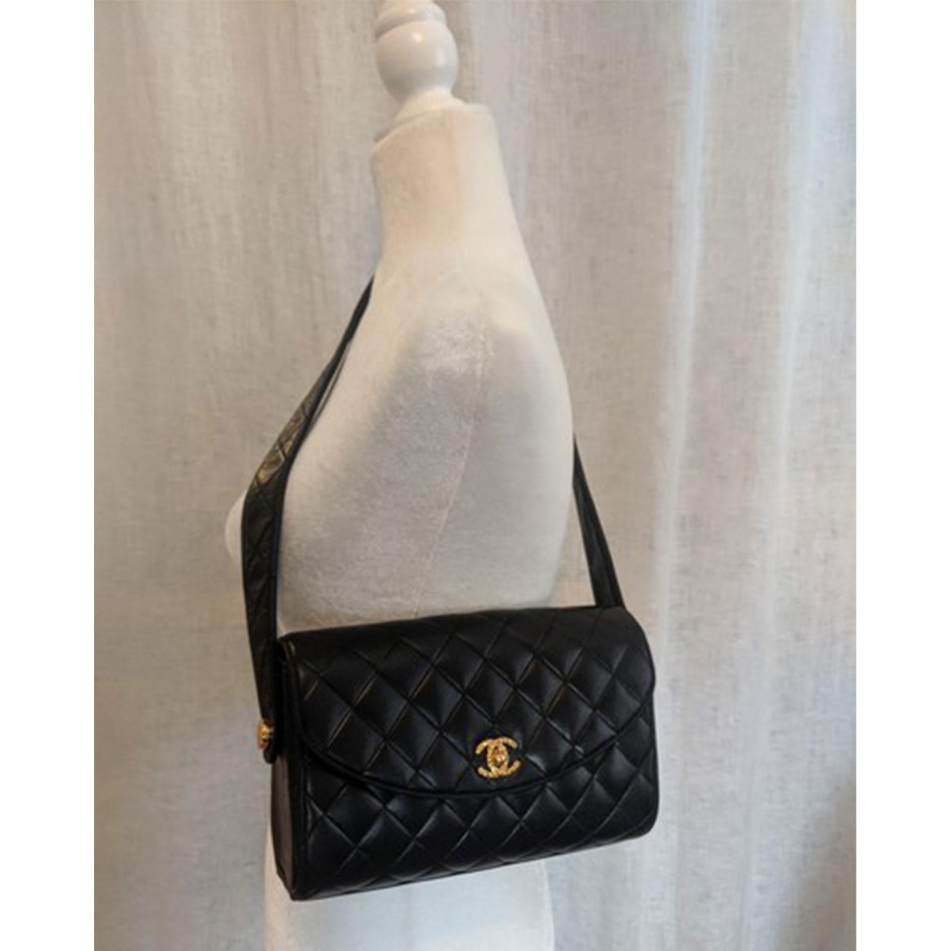 Chanel 1991 Vintage Classic Flap Rare Quilted Black Lambskin Shoulder Bag For Sale 6