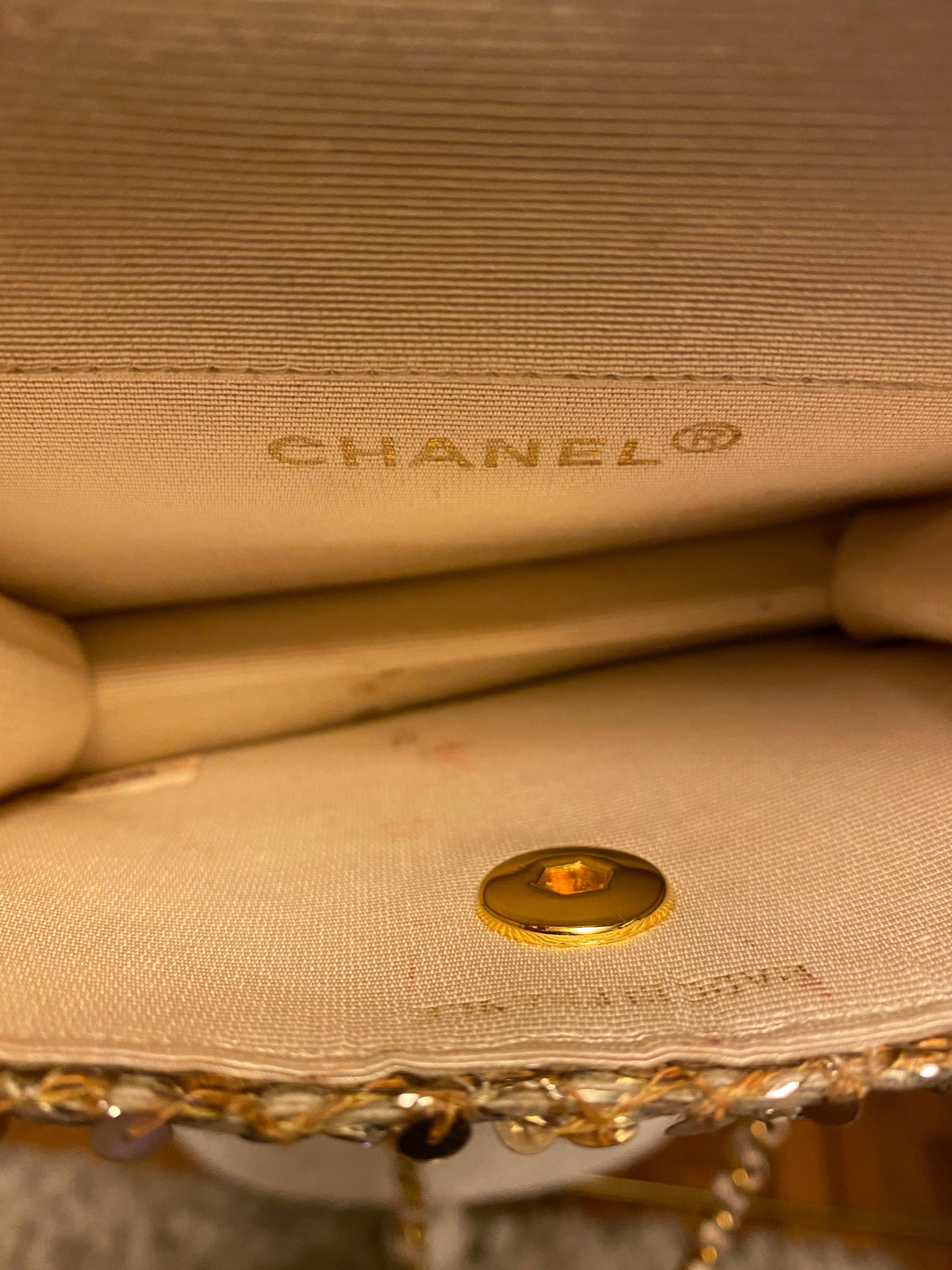 Chanel Classic Flap Rare Micro Mini Bolso Vintage Oro Lentejuelas y Microfibra en venta 7