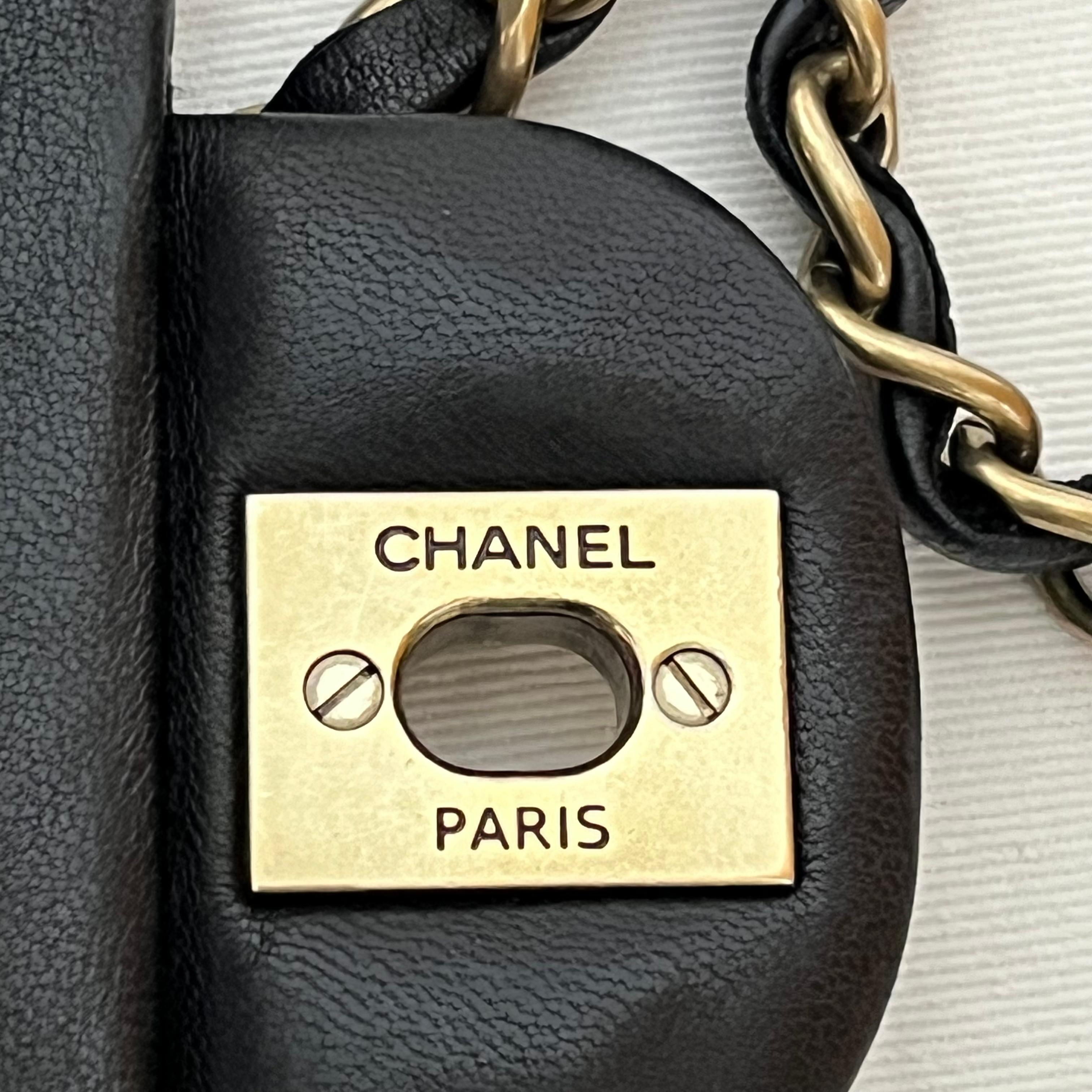 Chanel Classic Flap Rectangular Mini 2014 Black Lambskin Leather Gold Hardware en vente 13