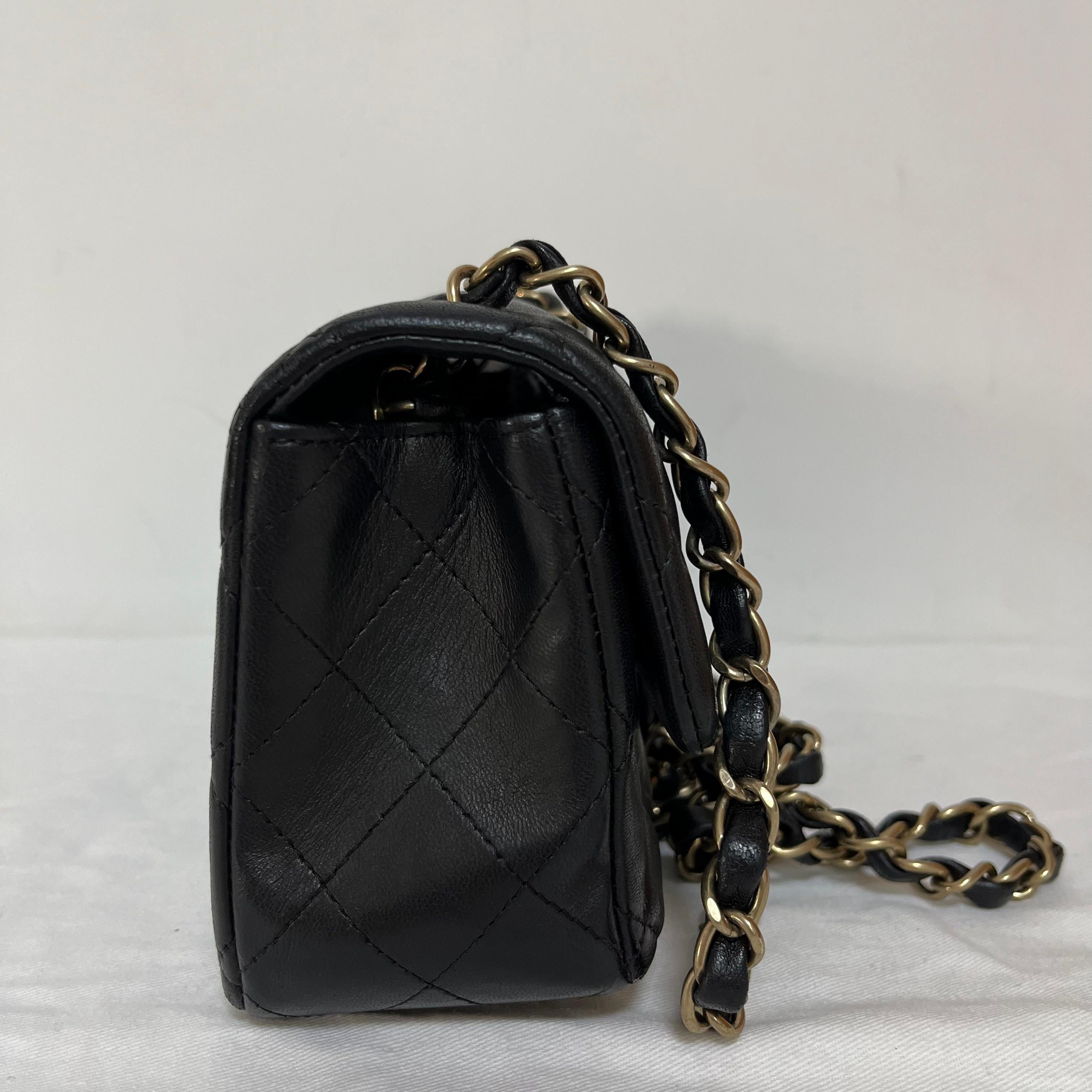 Noir Chanel Classic Flap Rectangular Mini 2014 Black Lambskin Leather Gold Hardware en vente