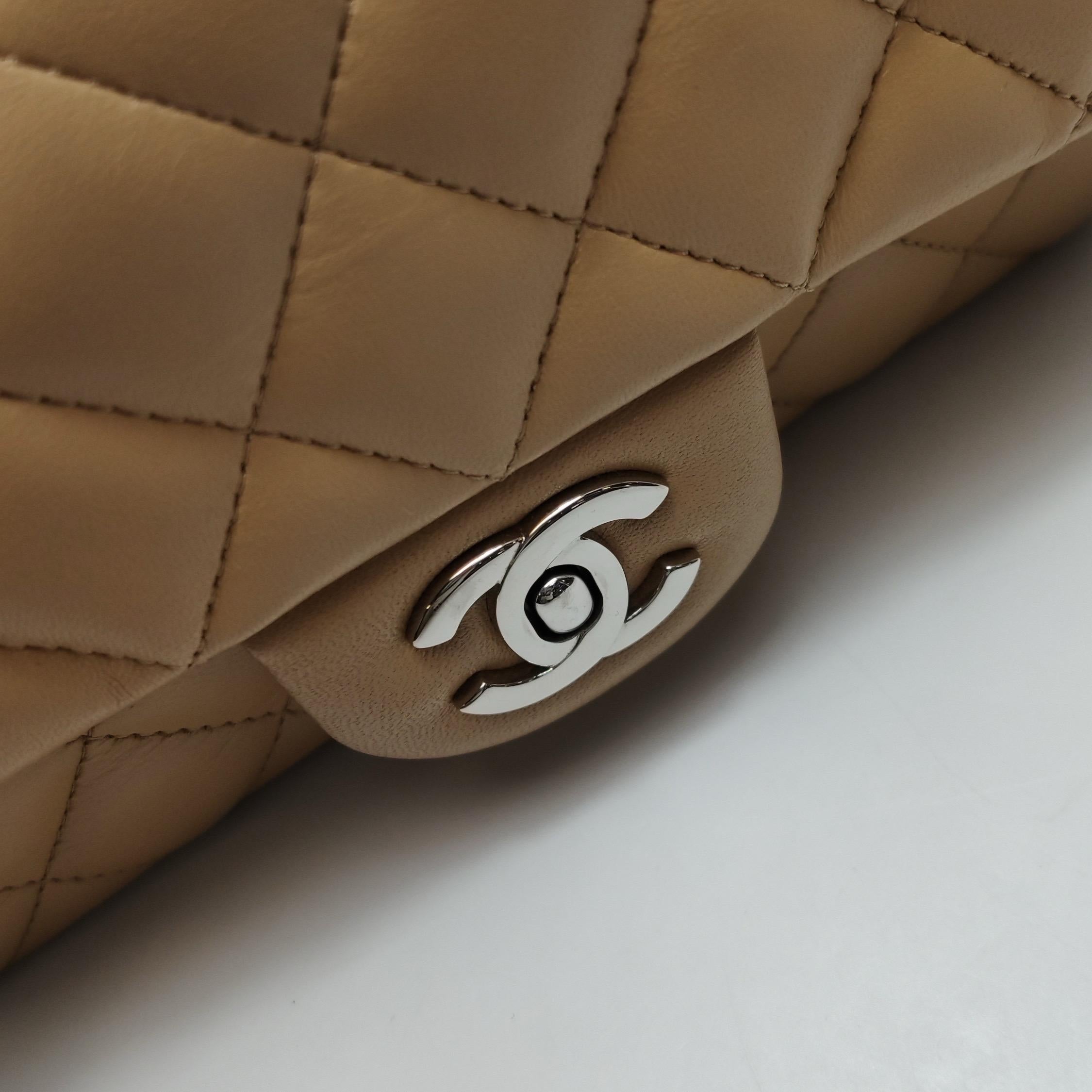 Chanel Classic Flap rectangulaire Mini Beige Lambskin Silver Hardware 2018 en vente 7