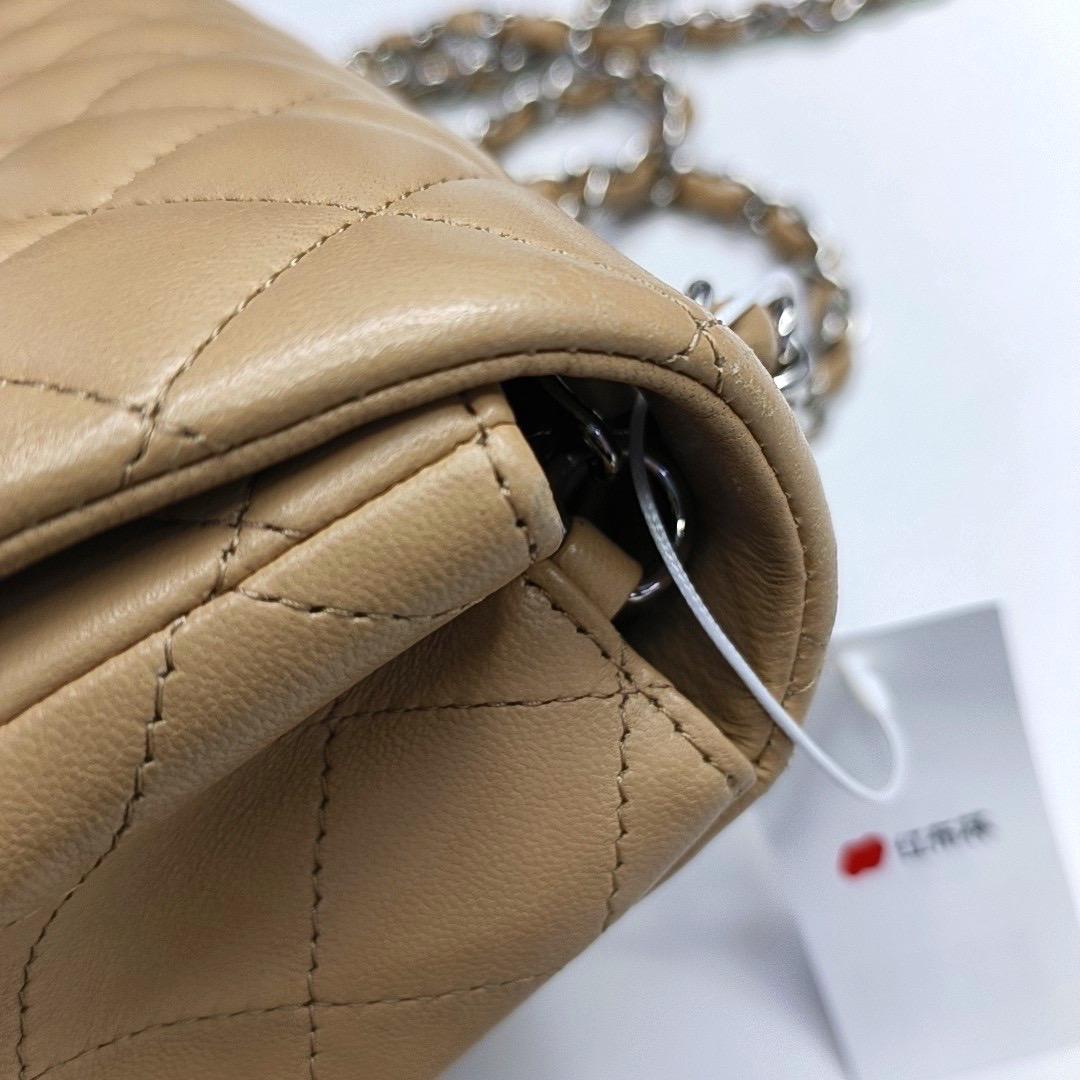 Chanel Classic Flap rectangulaire Mini Beige Lambskin Silver Hardware 2018 en vente 8