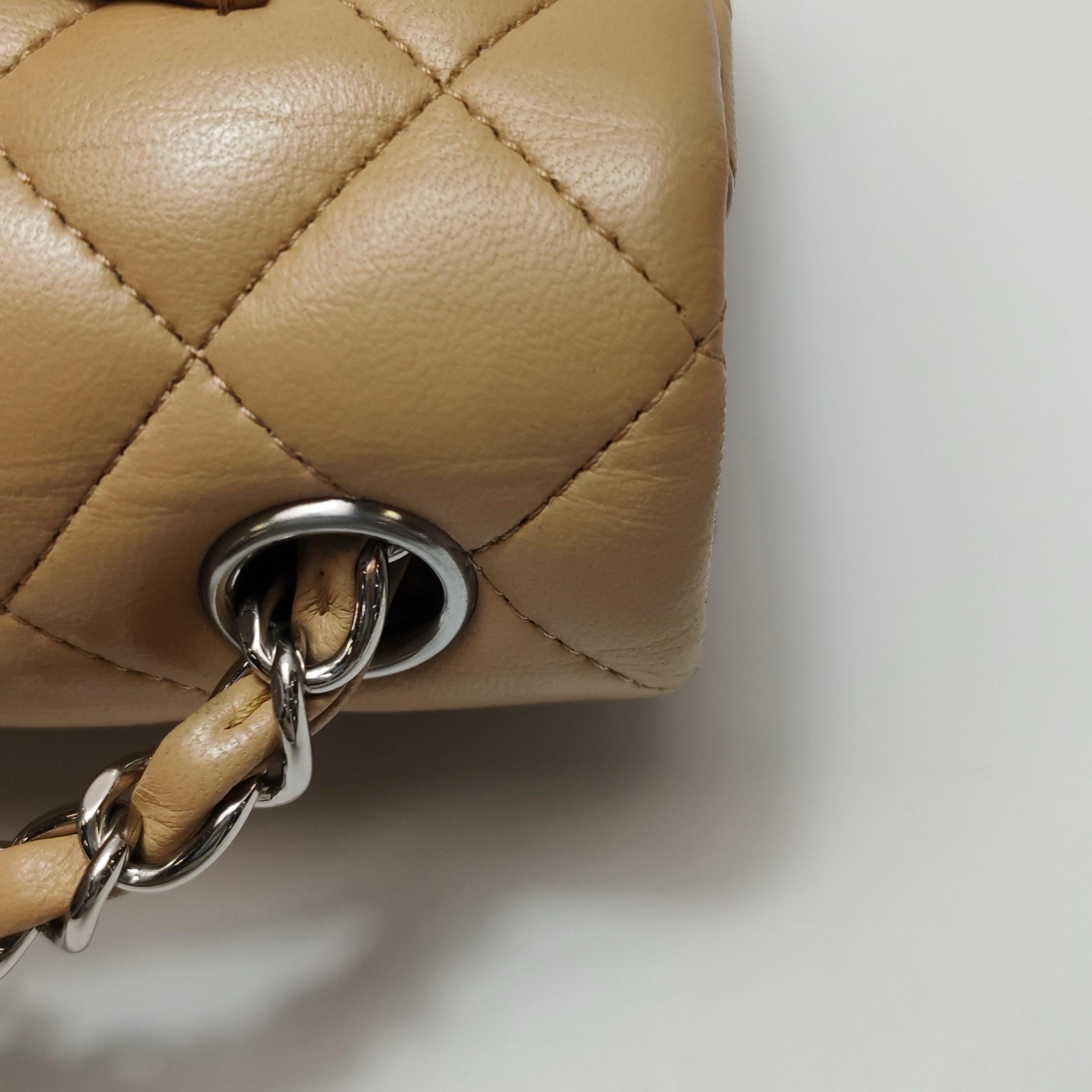 Chanel Classic Flap rectangulaire Mini Beige Lambskin Silver Hardware 2018 en vente 8