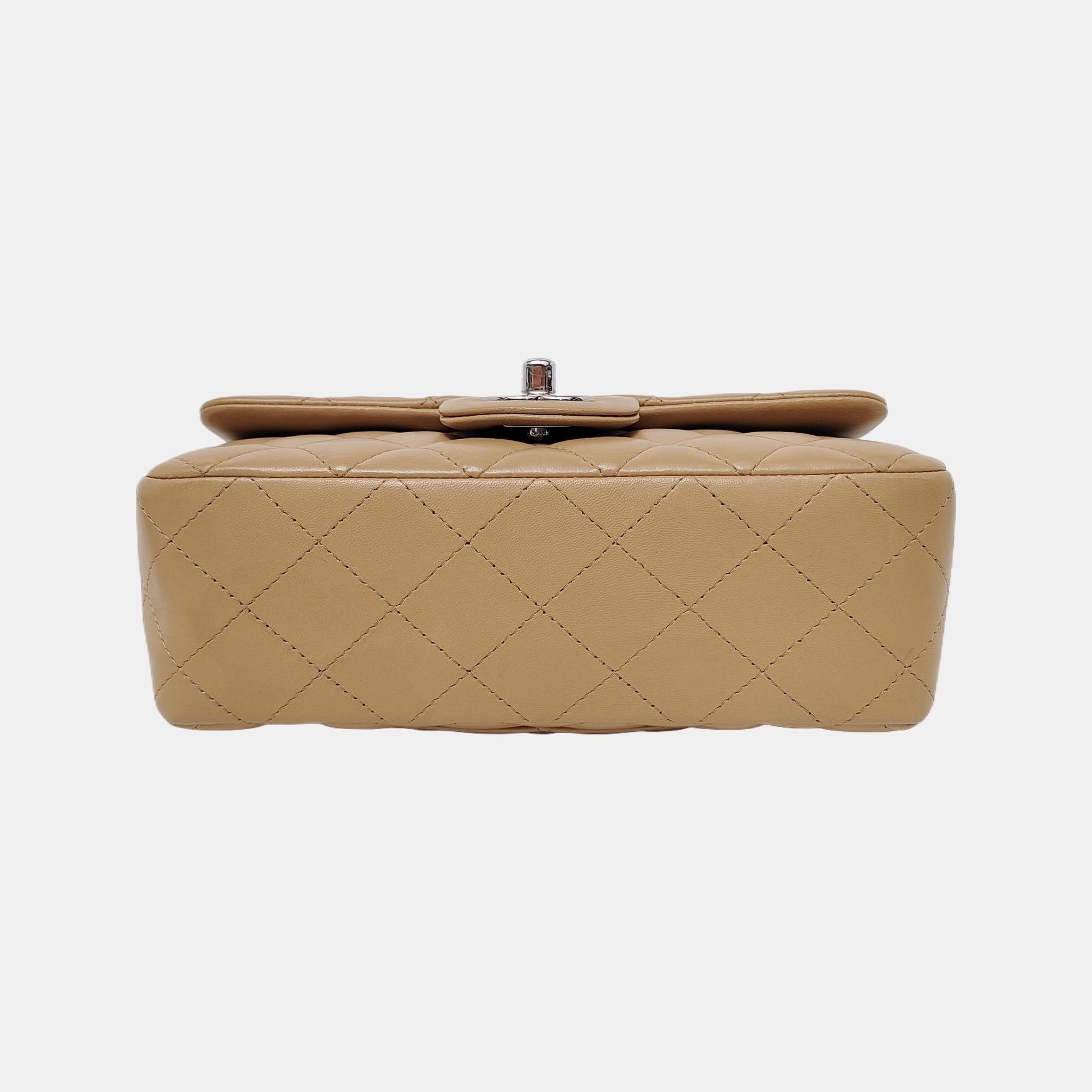 Marron Chanel Classic Flap rectangulaire Mini Beige Lambskin Silver Hardware 2018 en vente
