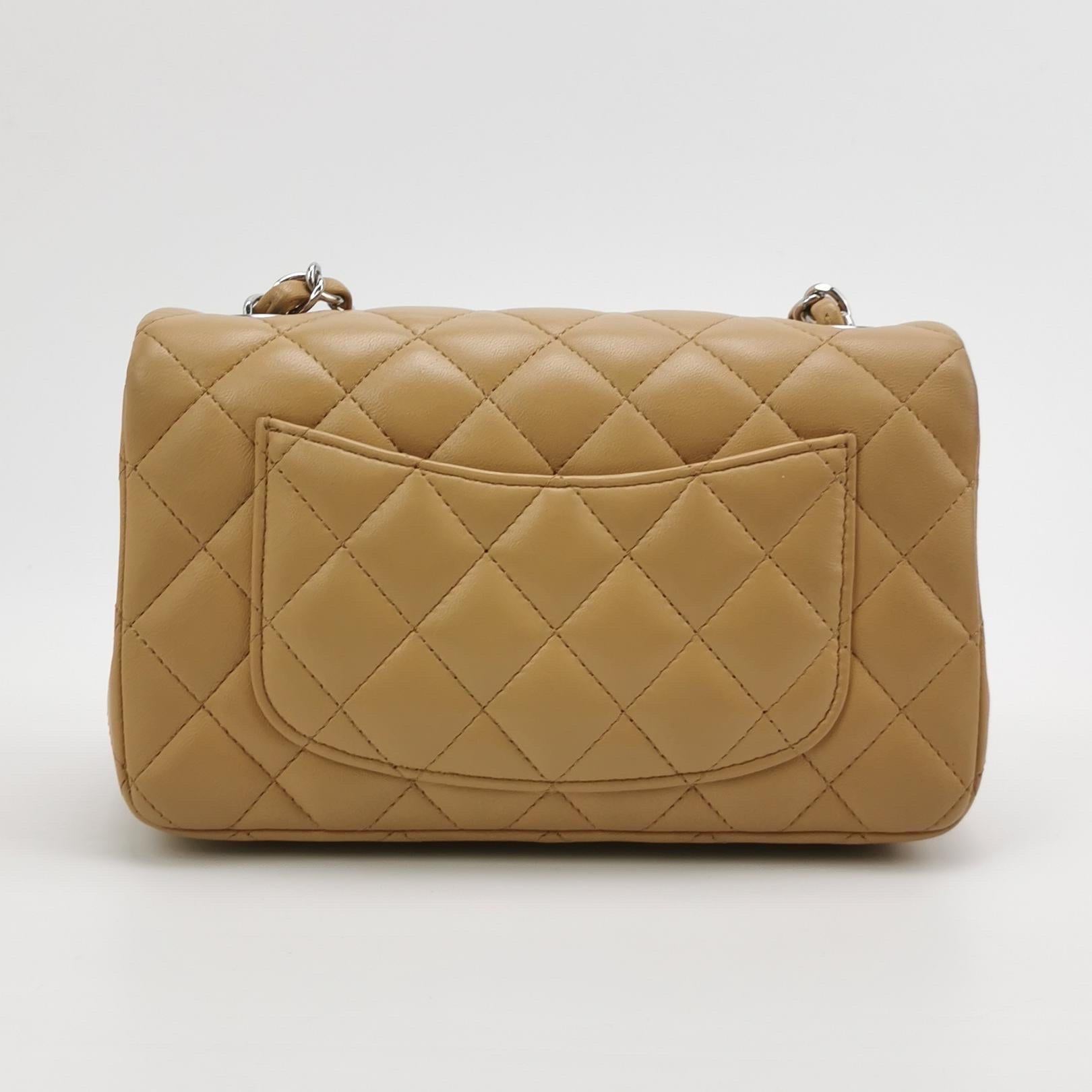 Marron Chanel Classic Flap rectangulaire Mini Beige Lambskin Silver Hardware 2018 en vente