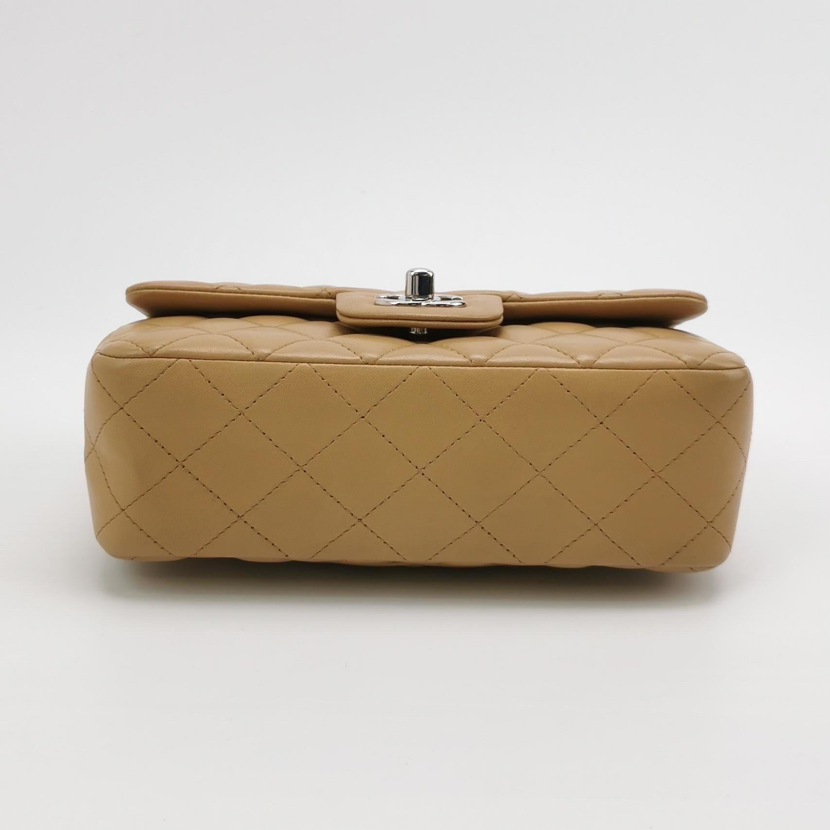 Chanel Classic Flap rectangulaire Mini Beige Lambskin Silver Hardware 2018 en vente 1