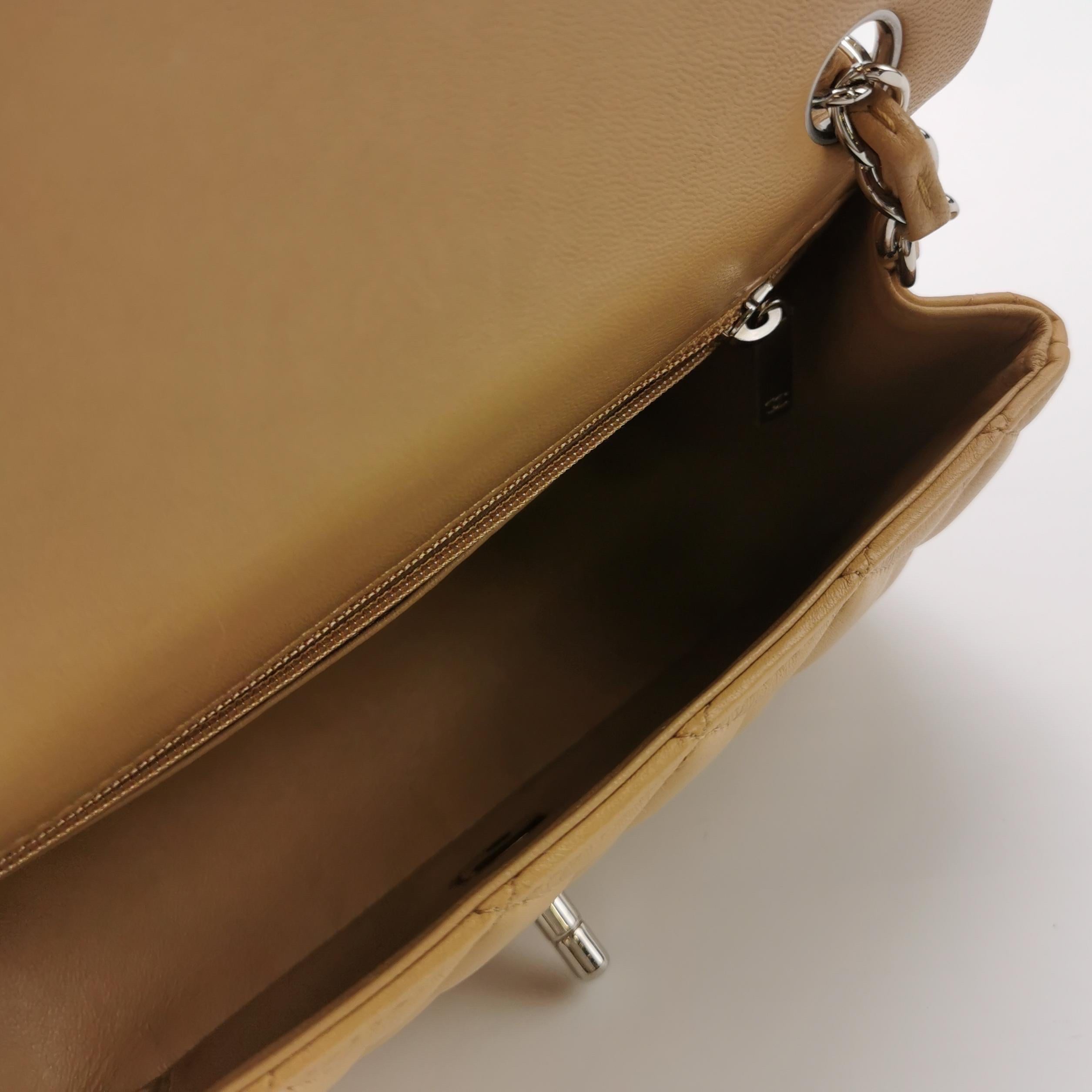 Chanel Classic Flap rectangulaire Mini Beige Lambskin Silver Hardware 2018 en vente 3