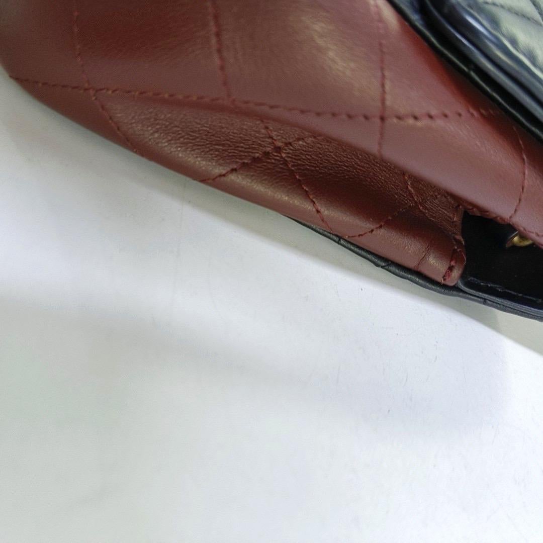 Chanel Classic Flap Rettangolare Mini in pelle di agnello nera e bordeaux Oro Ha in vendita 1