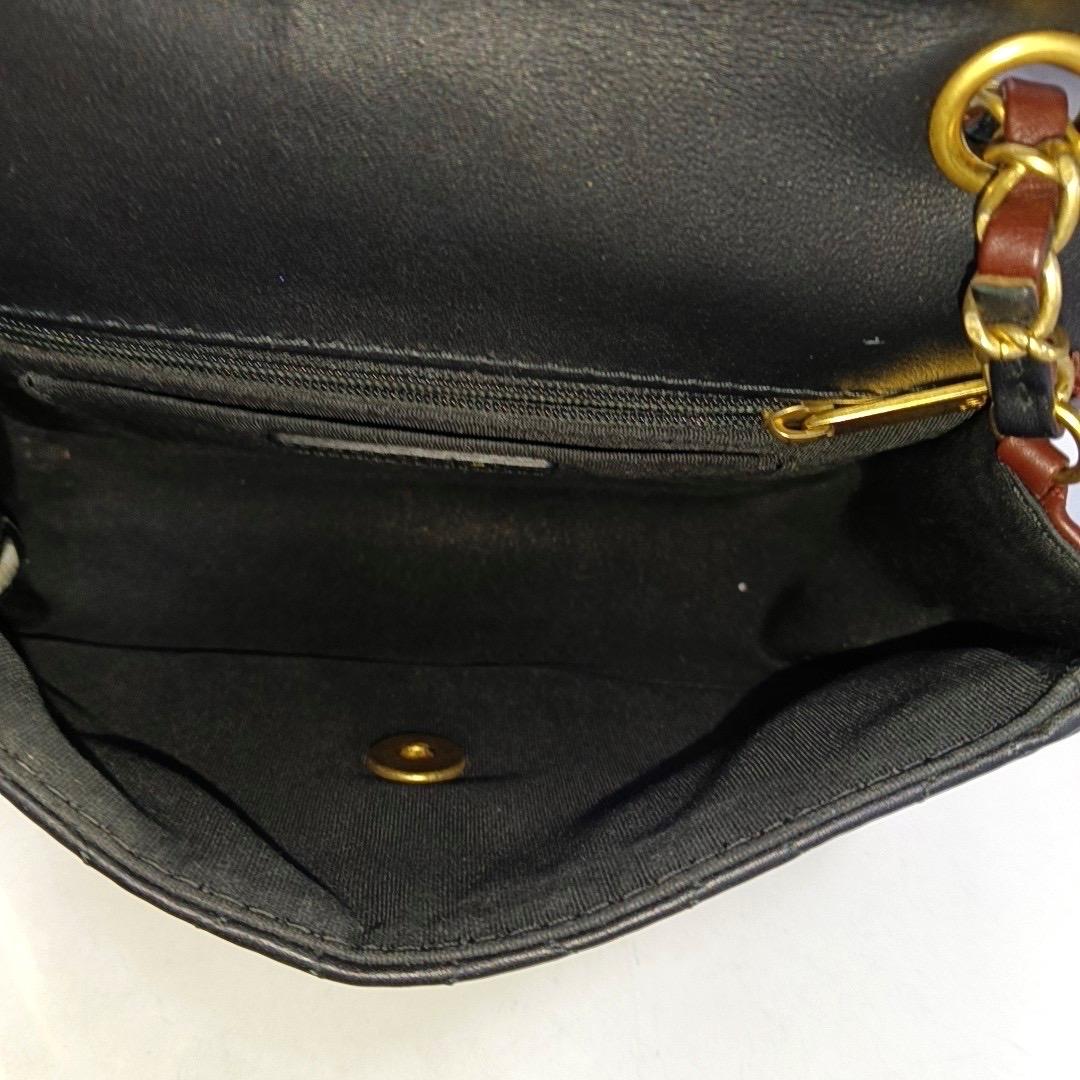 Chanel Classic Flap Rettangolare Mini in pelle di agnello nera e bordeaux Oro Ha in vendita 3