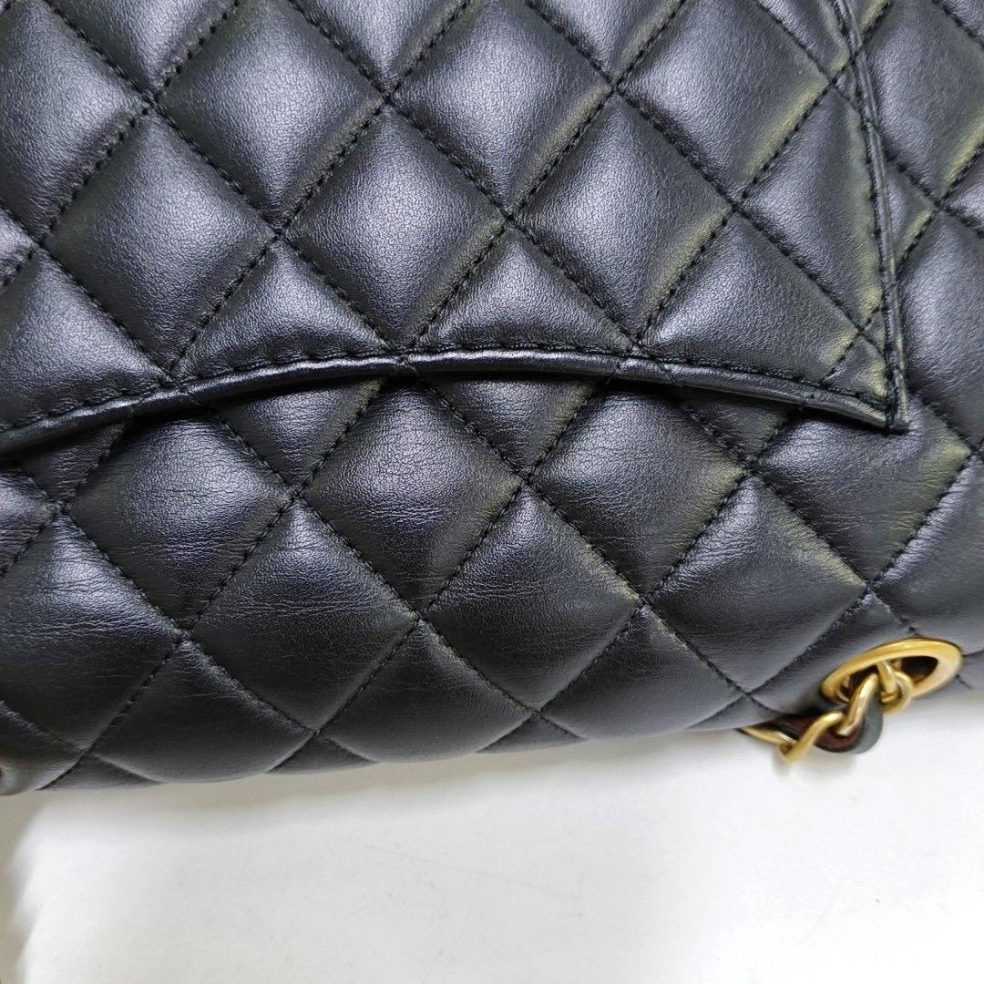 Chanel Classic Flap Rettangolare Mini in pelle di agnello nera e bordeaux Oro Ha in vendita 4