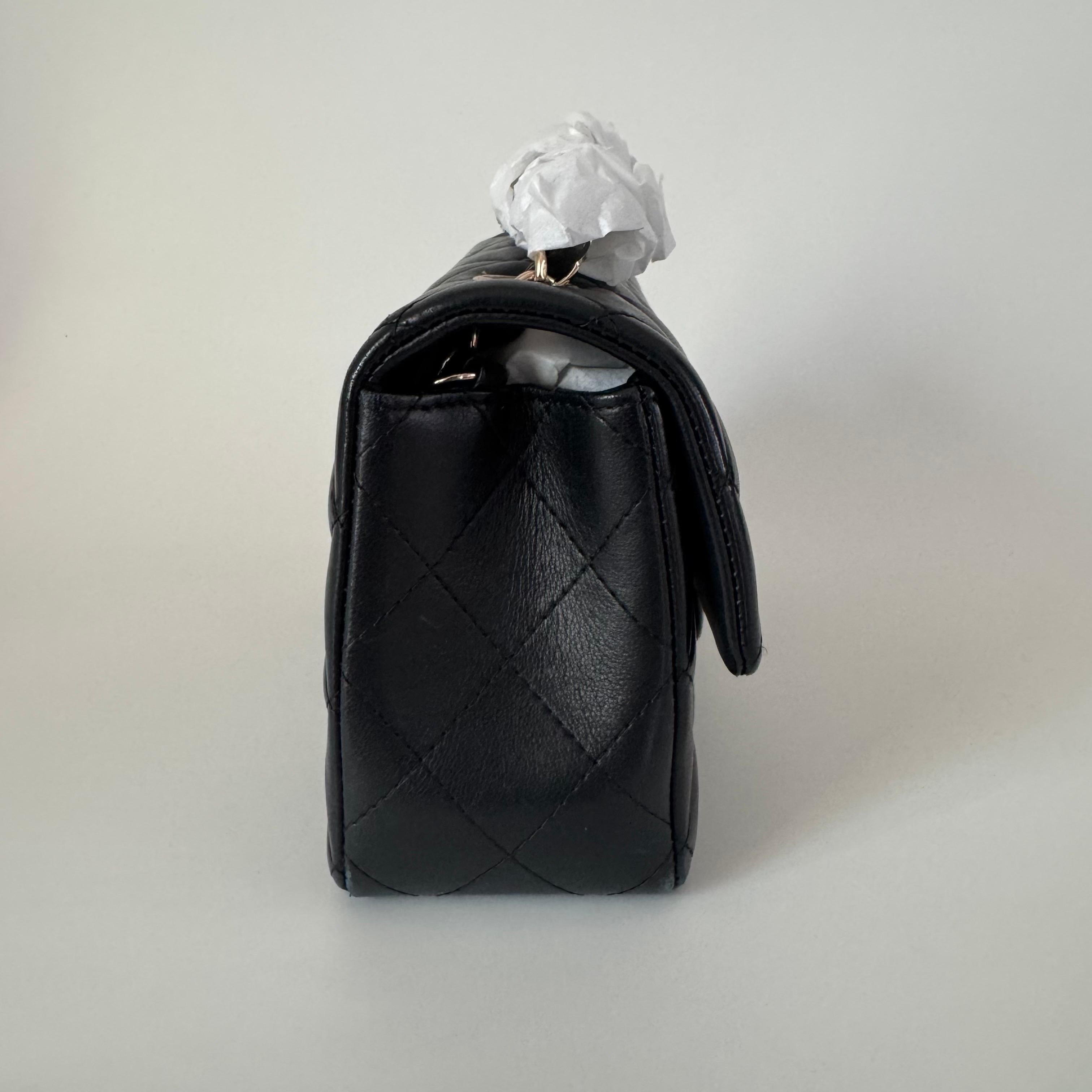 Chanel Classic Flap Rectangular Mini Black Lambskin Leather Gold HW 2016-17 In Good Condition For Sale In AUBERVILLIERS, FR