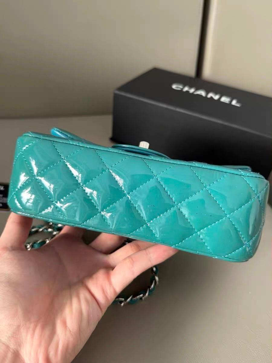Chanel Classic Flap Rectangular Mini Blue Patent Leather Silver Hardware en vente 8
