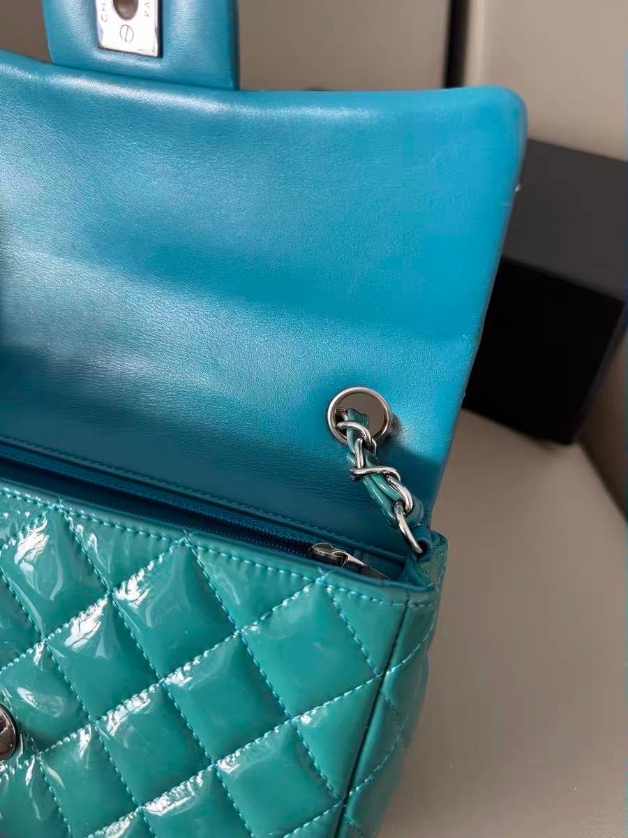 Chanel Classic Flap Rectangular Mini Blue Patent Leather Silver Hardware en vente 10