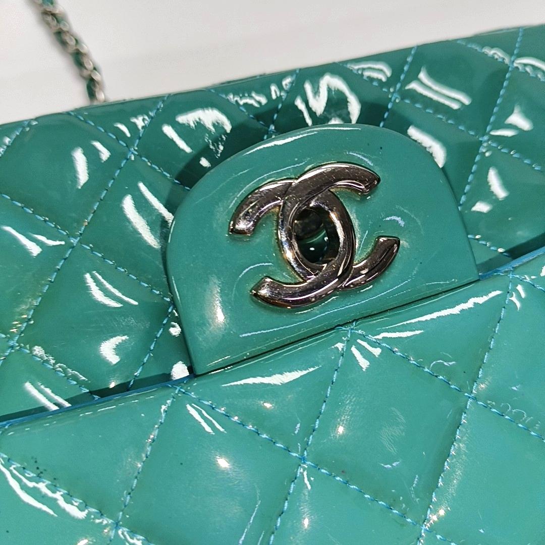 Chanel Classic Flap Rectangular Mini Blue Patent Leather Silver Hardware Pour femmes en vente