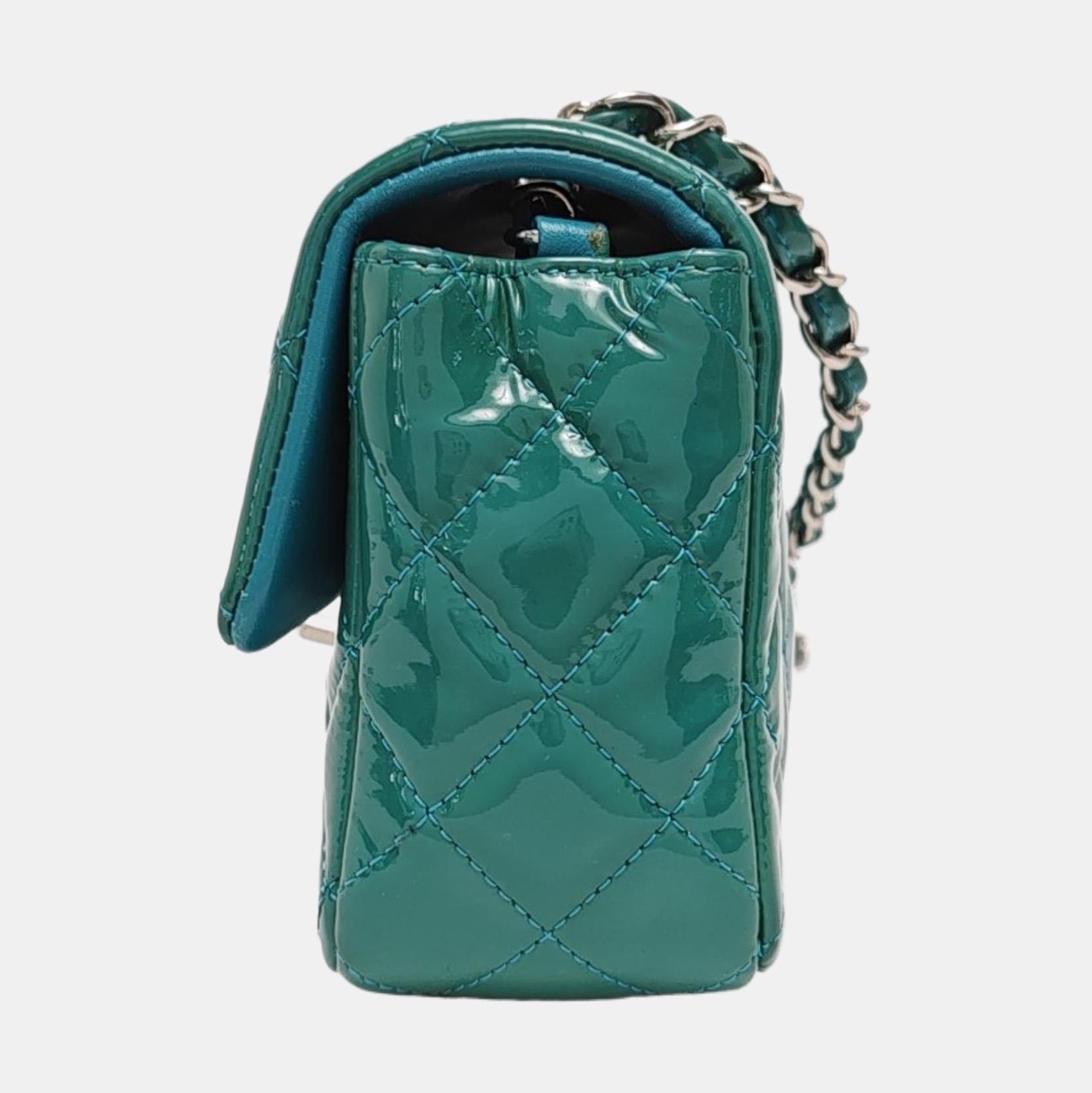 Chanel Classic Flap Rectangular Mini Blue Patent Leather Silver Hardware en vente 2